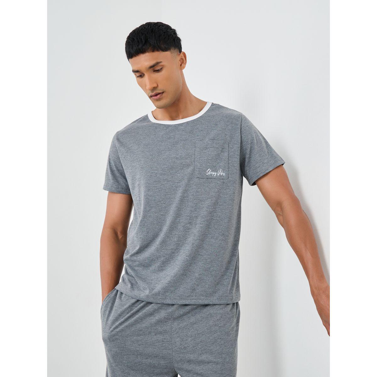 طقم من شورت بيجاما وتيشيرت بطبعة كتابة-men-clothing-nightwear-sets-image-2