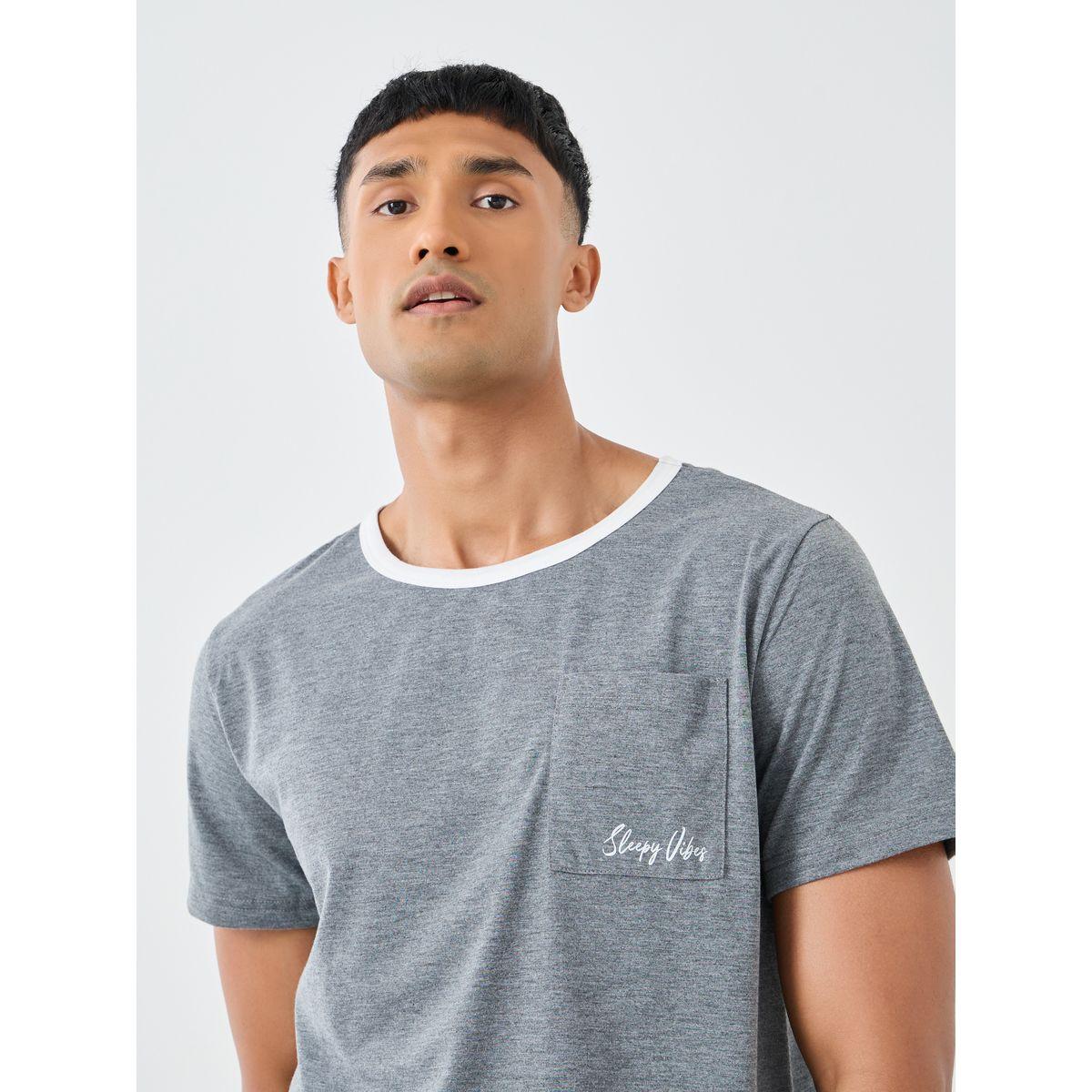 طقم من شورت بيجاما وتيشيرت بطبعة كتابة-men-clothing-nightwear-sets-image-3