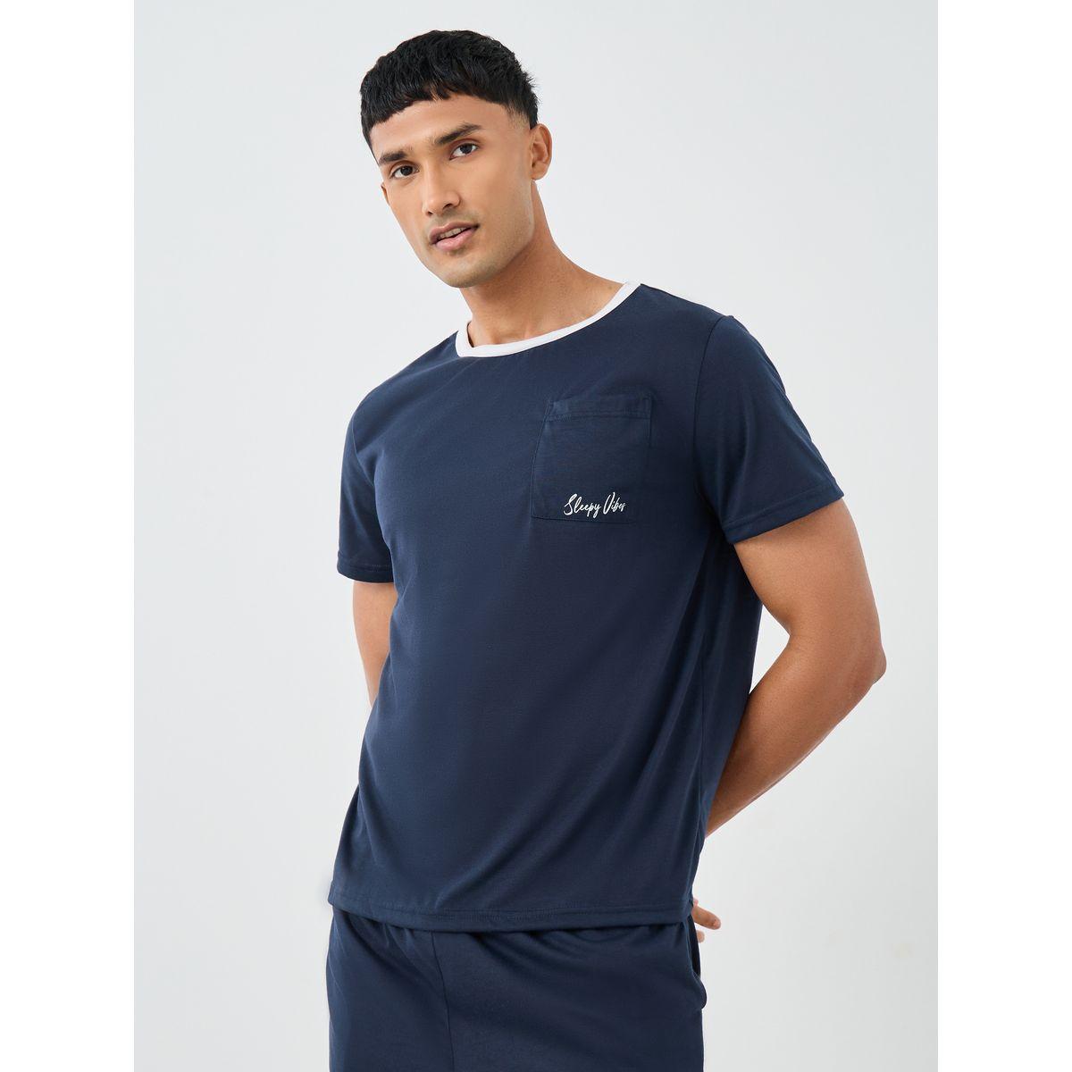 طقم من شورت بيجاما وتيشيرت بطبعة كتابة-men-clothing-nightwear-sets-image-2