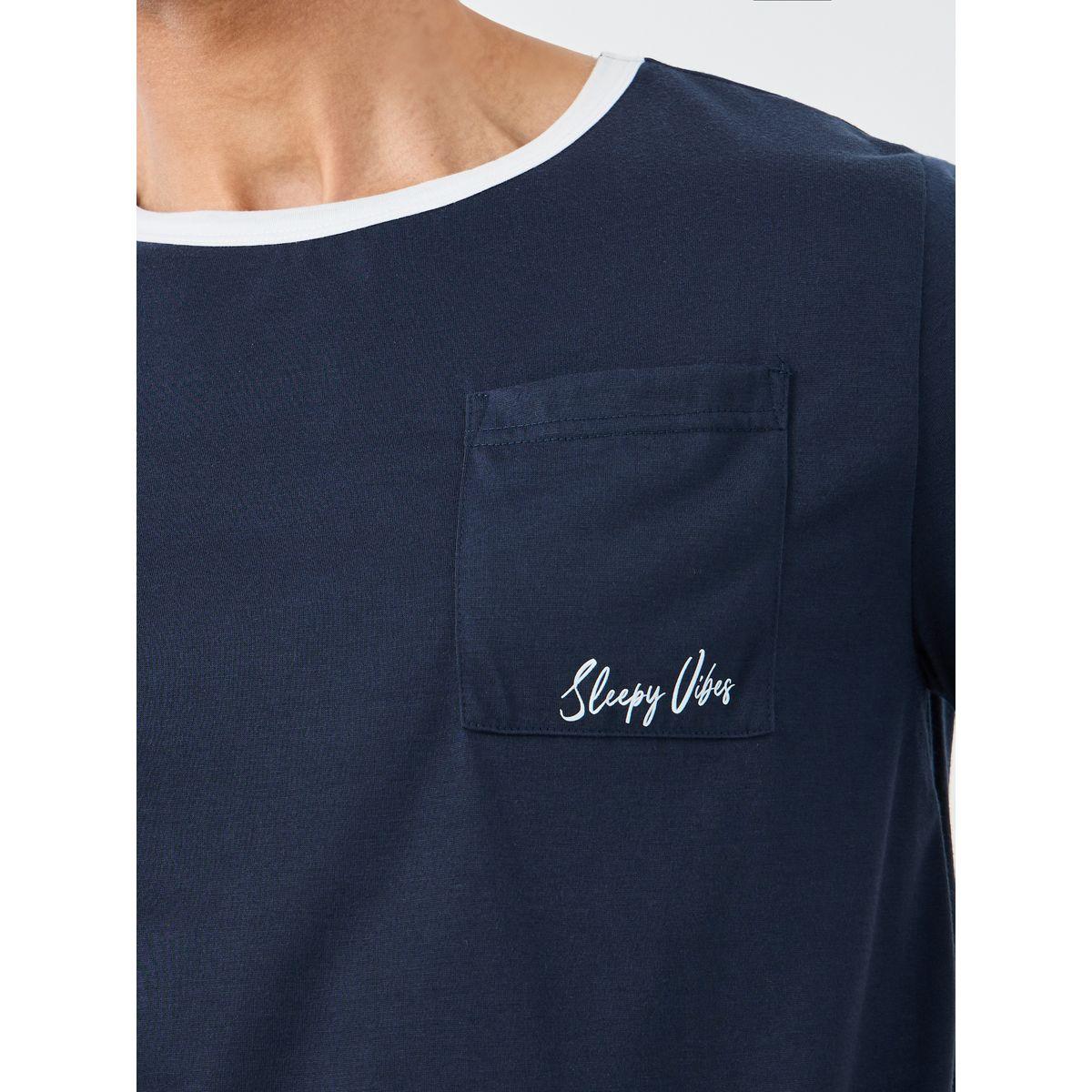 طقم من شورت بيجاما وتيشيرت بطبعة كتابة-men-clothing-nightwear-sets-image-3