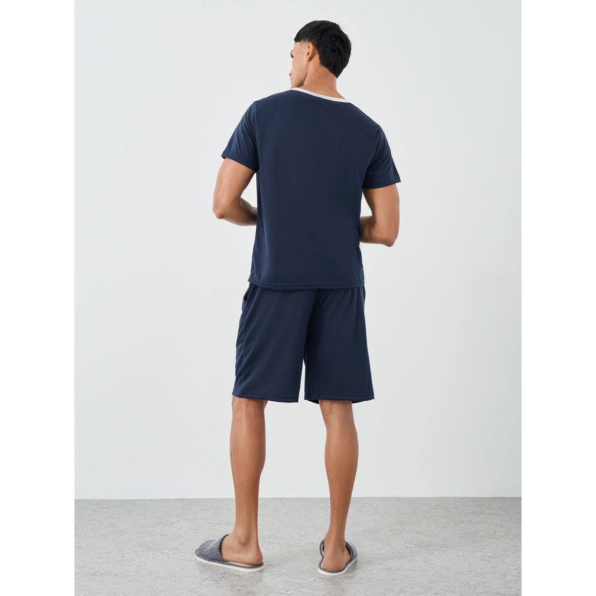 طقم من شورت بيجاما وتيشيرت بطبعة كتابة-men-clothing-nightwear-sets-image-4