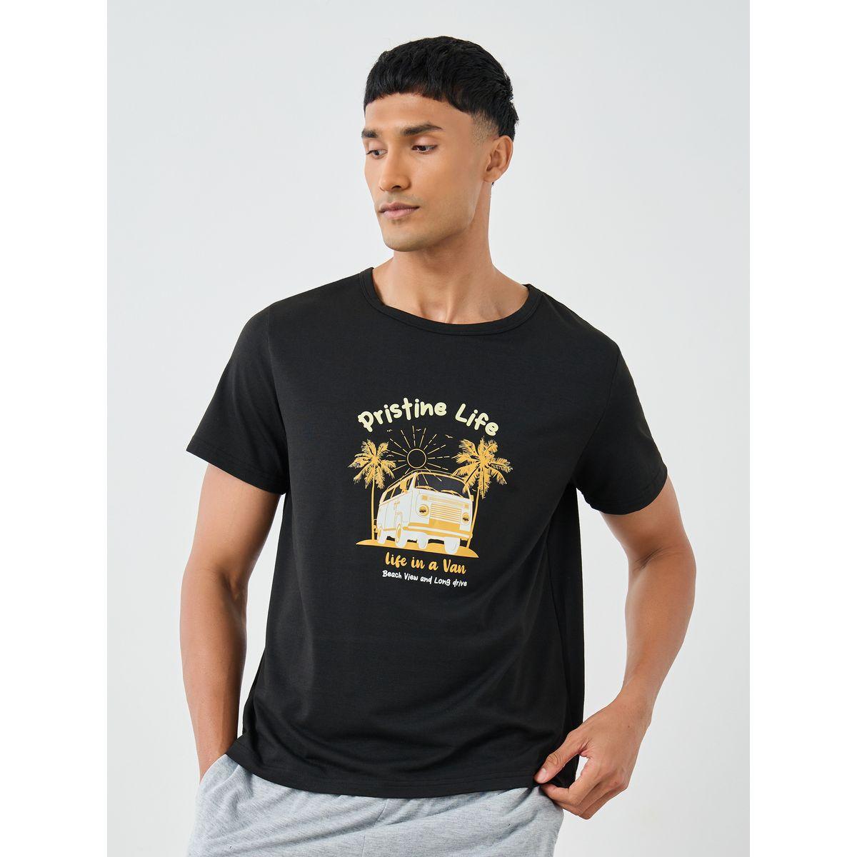 طقم من شورت بيجاما وتيشيرت بطبعة جرافيك-men-clothing-nightwear-sets-image-2