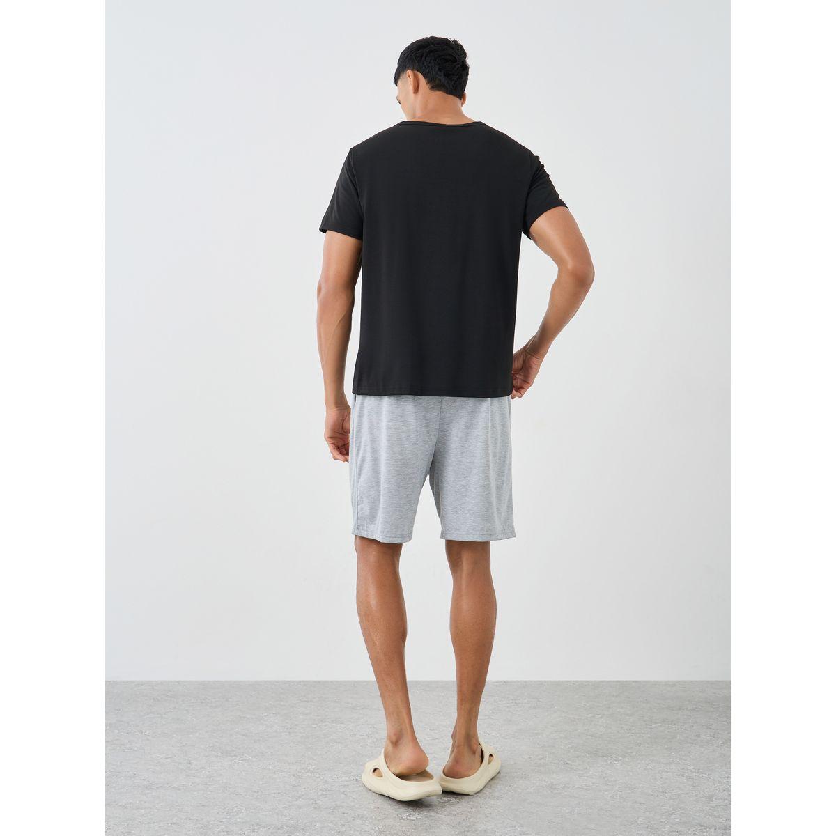 طقم من شورت بيجاما وتيشيرت بطبعة جرافيك-men-clothing-nightwear-sets-image-5