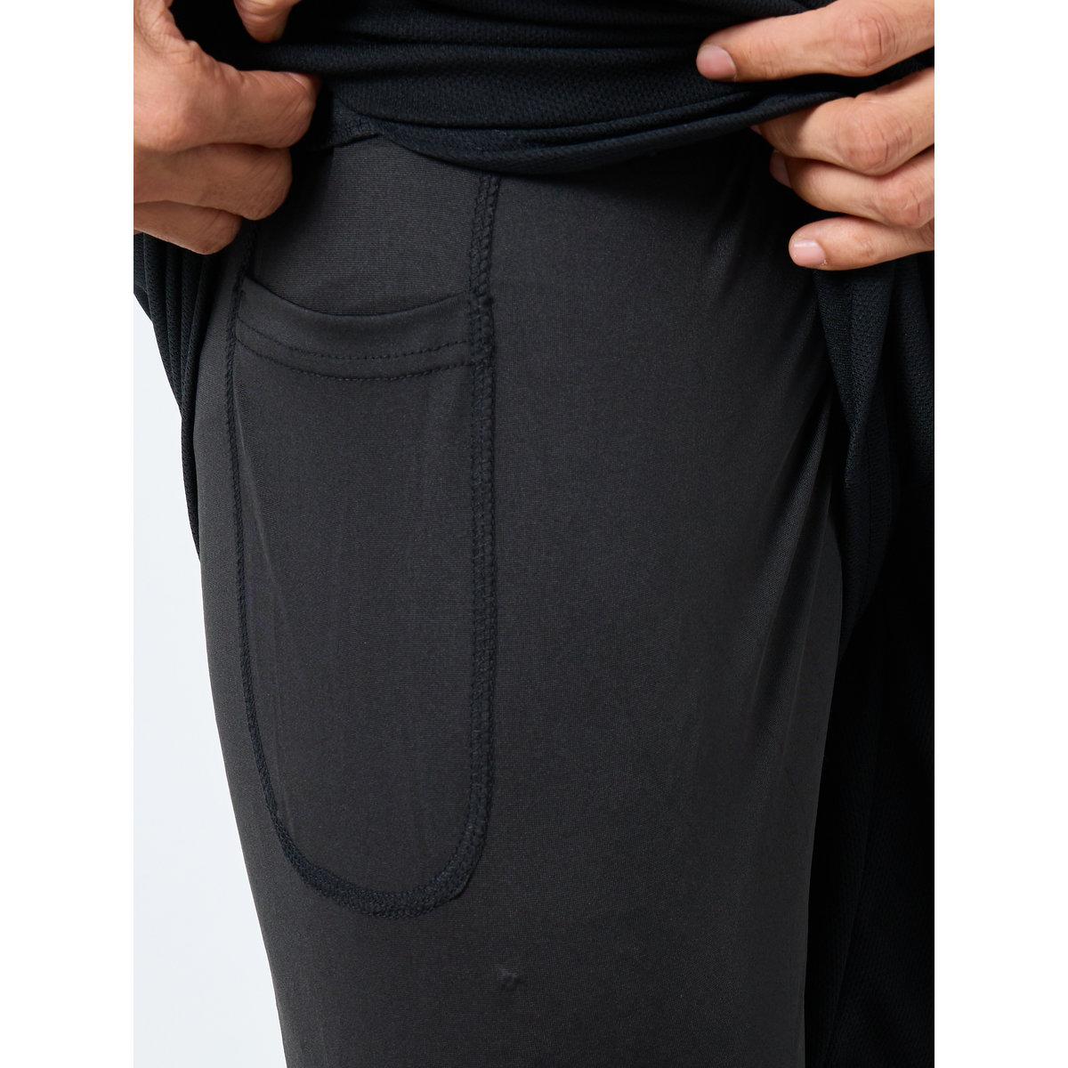 شورت سادة بتفاصيل جيوب-men-clothing-sportswearandactivewear-bottoms-shorts-image-4