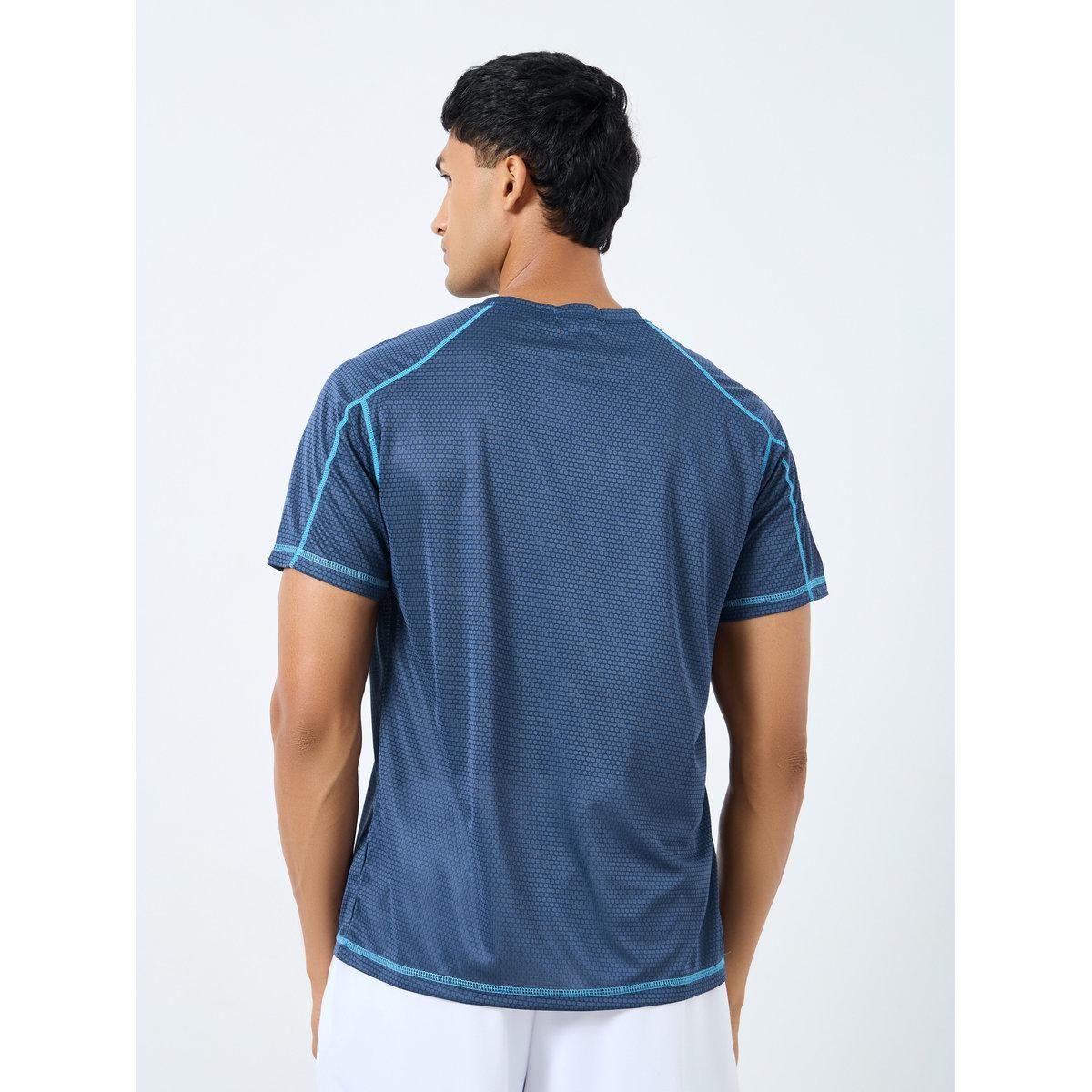 تيشيرت بتفاصيل خياطة مُتباينة وأكمام ريجلان-men-clothing-sportswearandactivewear-tshirtsandpolos-image-4