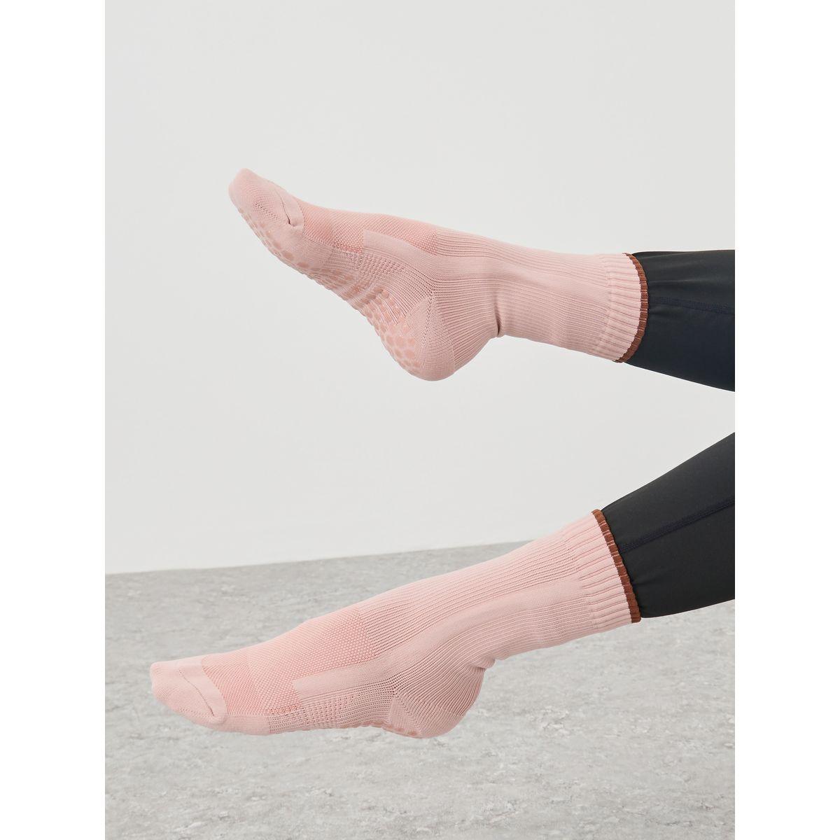 جوارب يوجا بتداخلات سيليكون-women-clothing-sportswearandactivewear-trackpantsandtracksuits-image-1