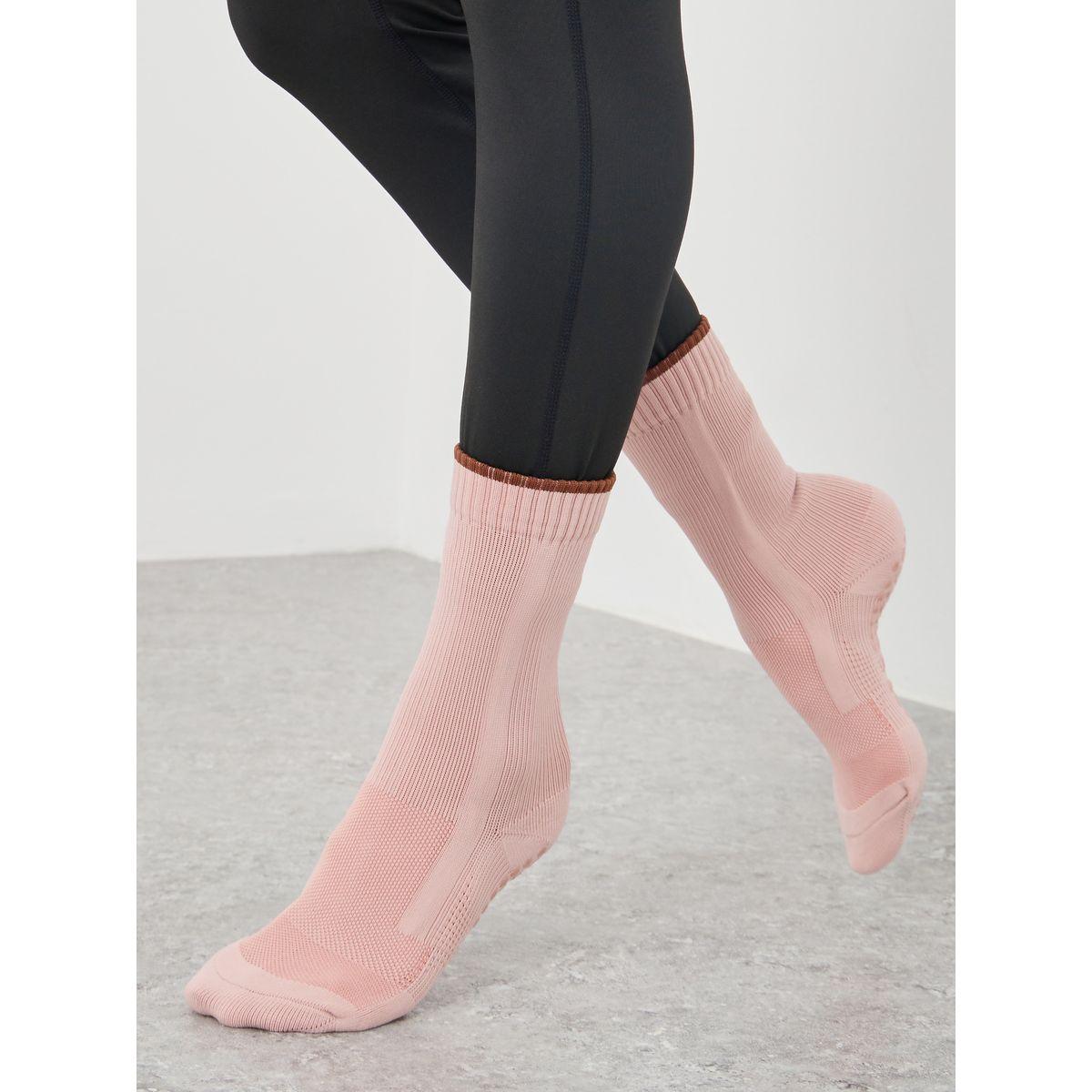 Styli Contrast Trim Silicon Base Yoga Socks-women-clothing-sportswearandactivewear-trackpantsandtracksuits-image-2