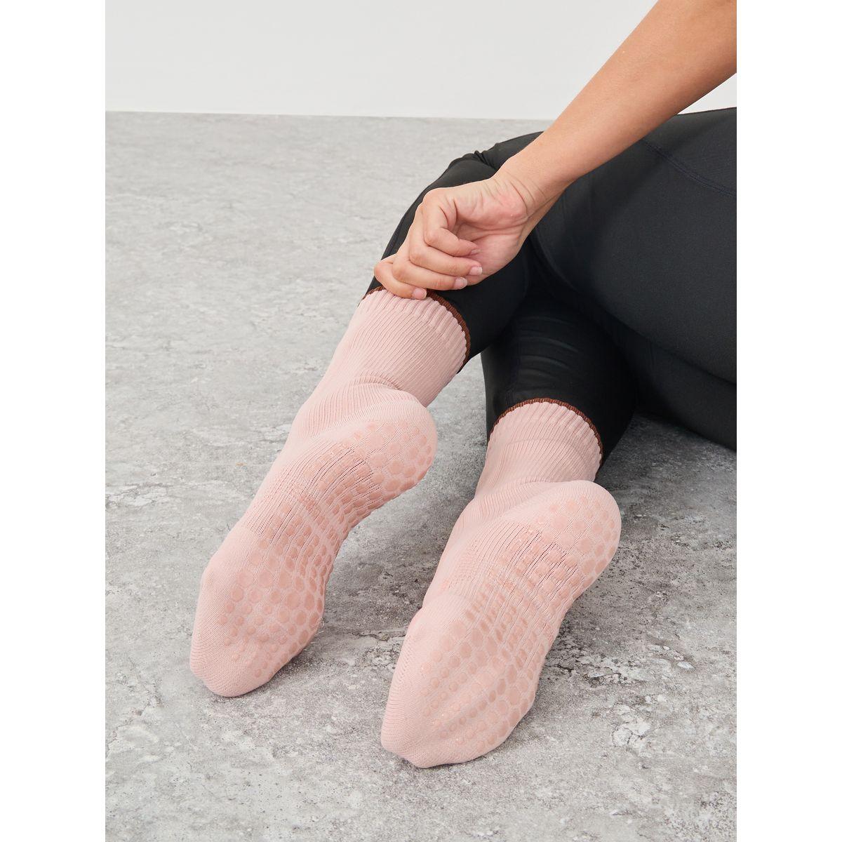 Styli Contrast Trim Silicon Base Yoga Socks-women-clothing-sportswearandactivewear-trackpantsandtracksuits-image-3