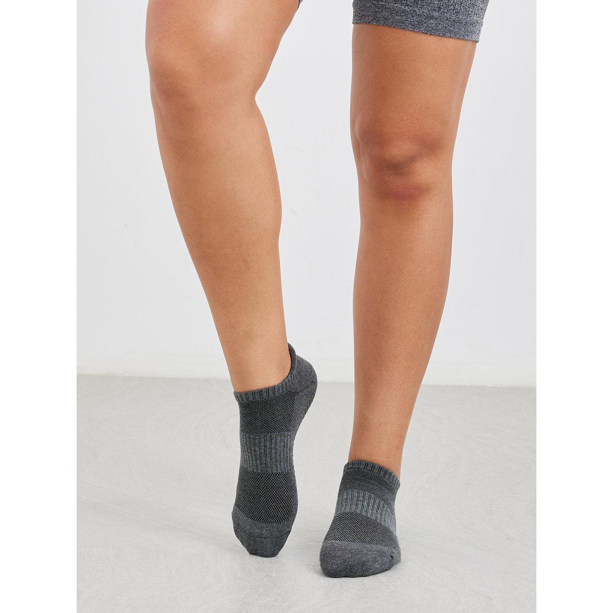 جوارب يوكا بتفاصيل ضمادات سيليكون-women-socksandstockings-image-2