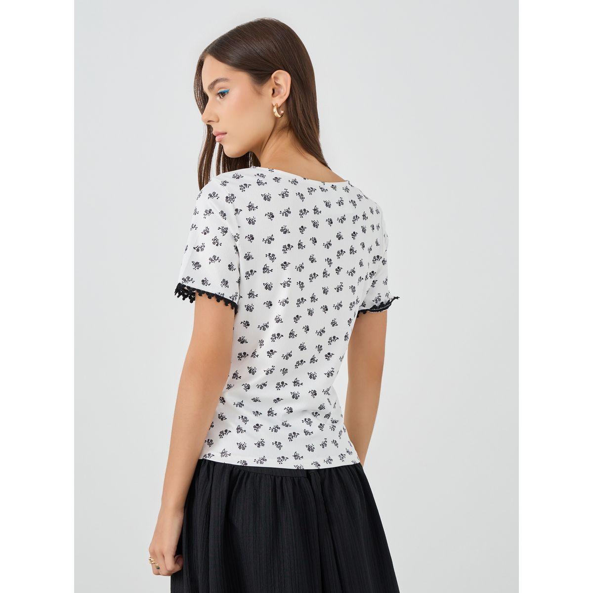بلوزة مطبعة بزهور مع أكمام قصيرة ودانتيل-women-clothing-shirtsandblouses-blouses-image-4