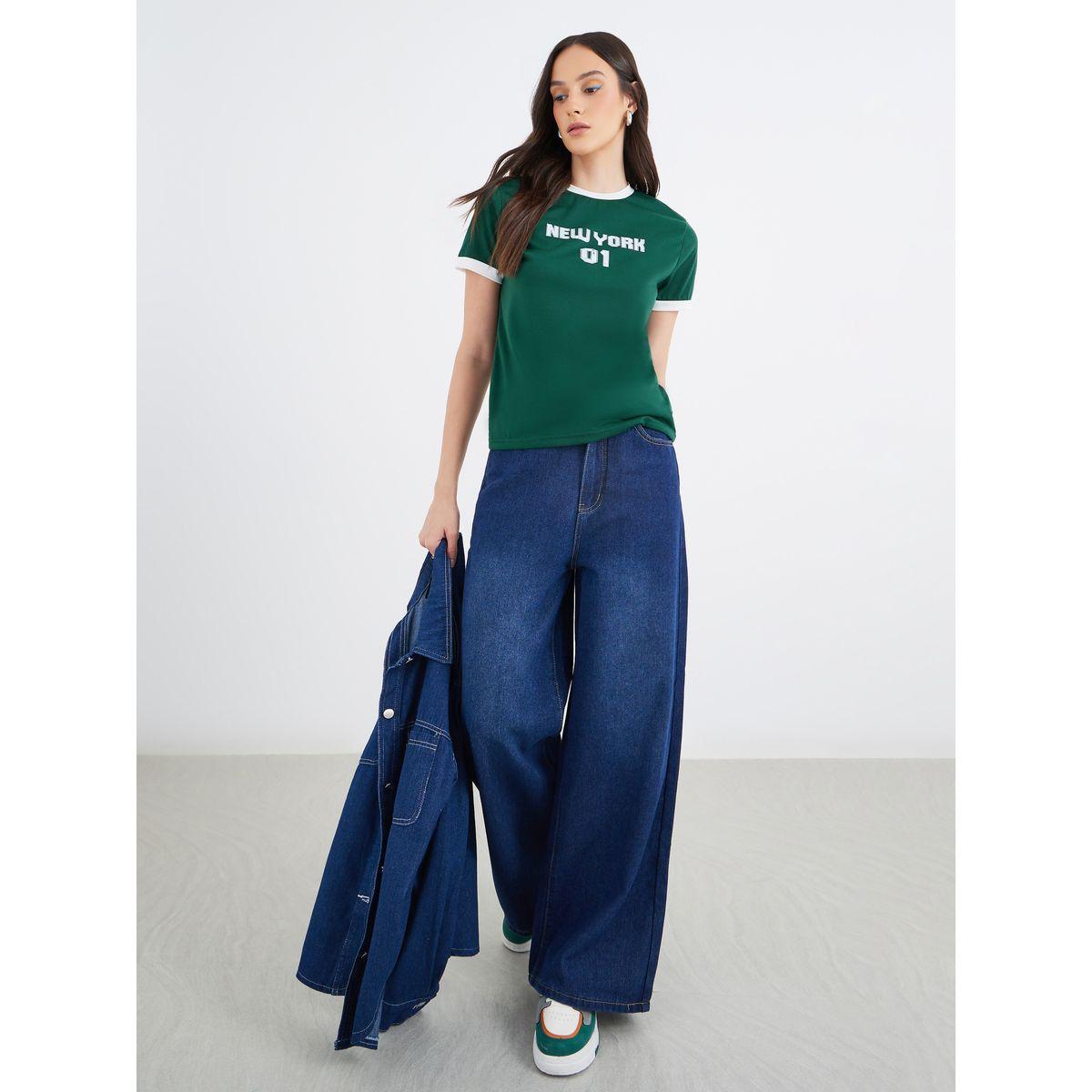 تيشيرت بقصة عادية وطبعة كتابة مع تفاصيل مُتباينة-women-clothing-tshirts-image-2