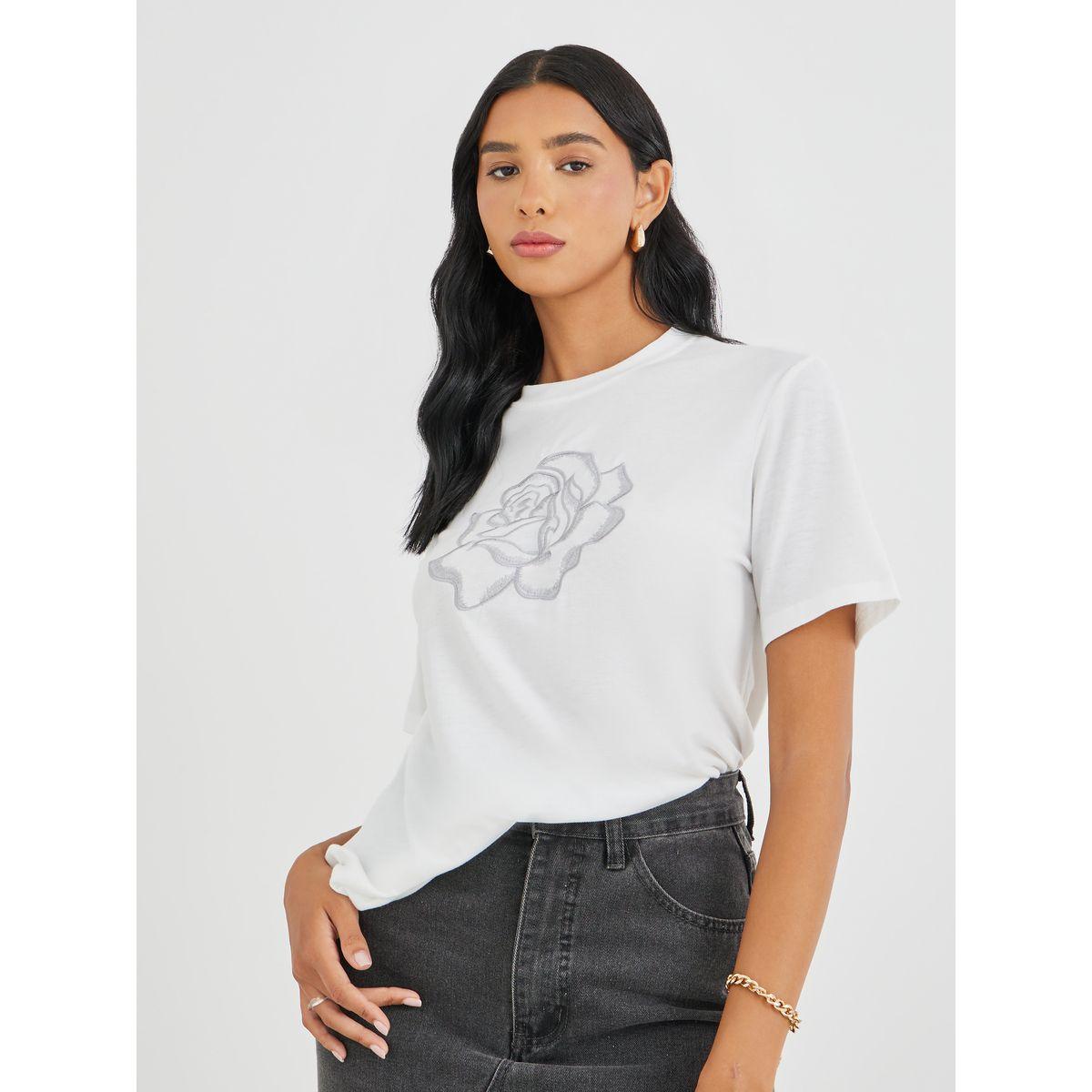 تيشيرت بياقة دائرية مع تفاصيل مُطرزة-women-clothing-tshirts-image-1