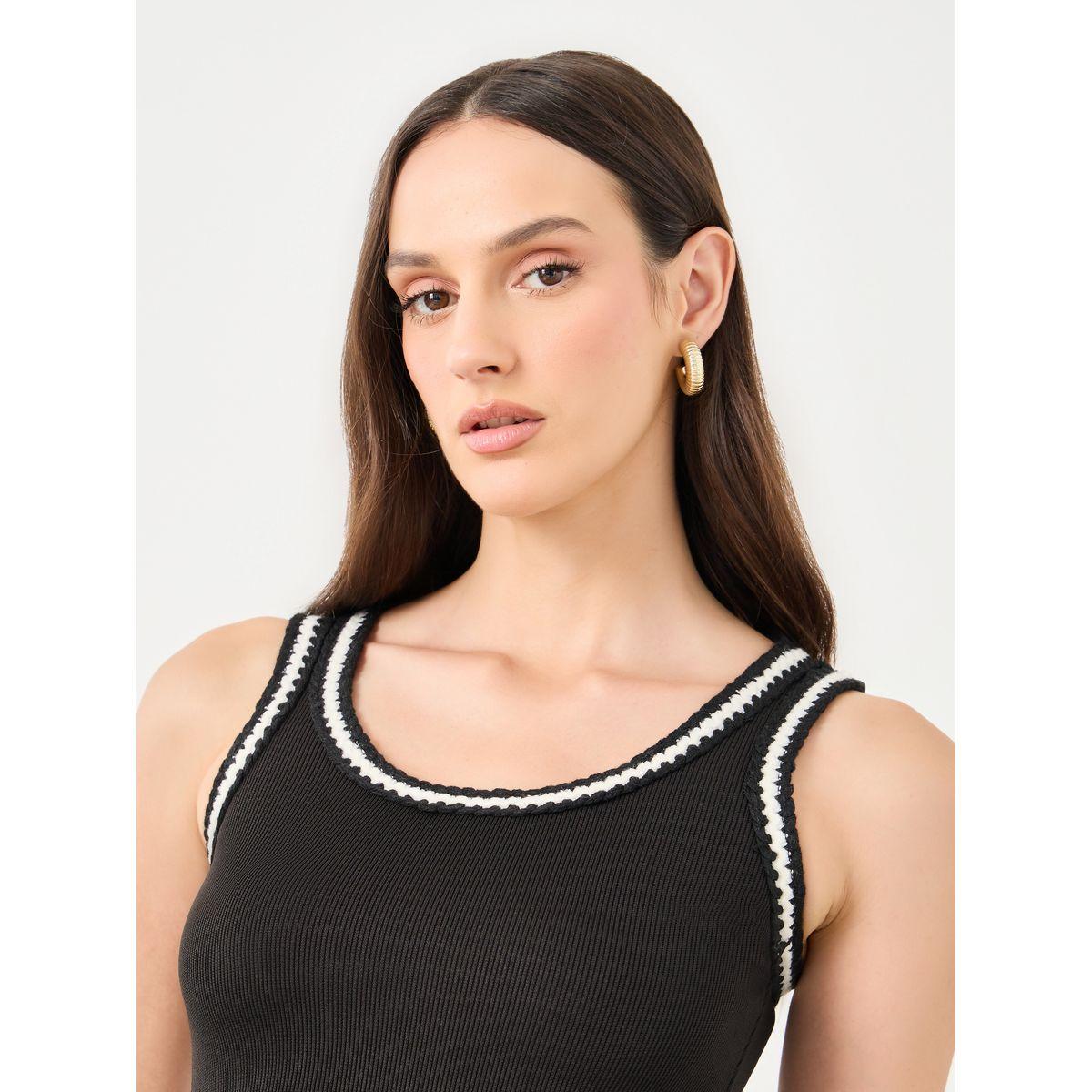 بلوزة كت بتفاصيل مُضلعة-women-clothing-tshirts-image-3