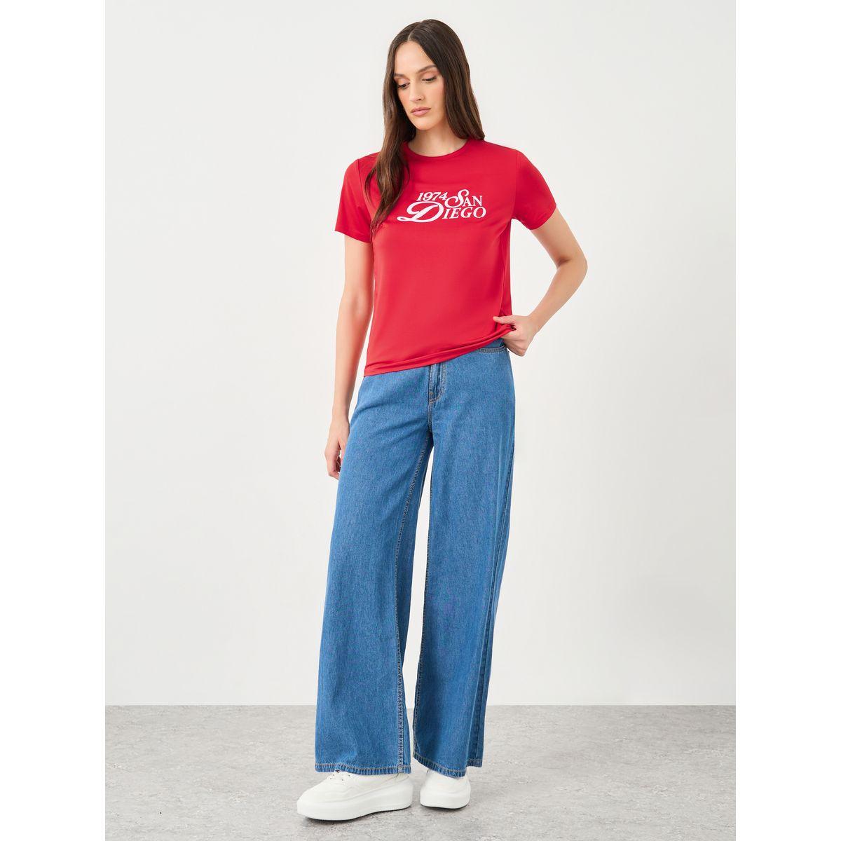 تيشيرت بقصة عادية وطبعة كتابة-women-clothing-tshirts-image-2