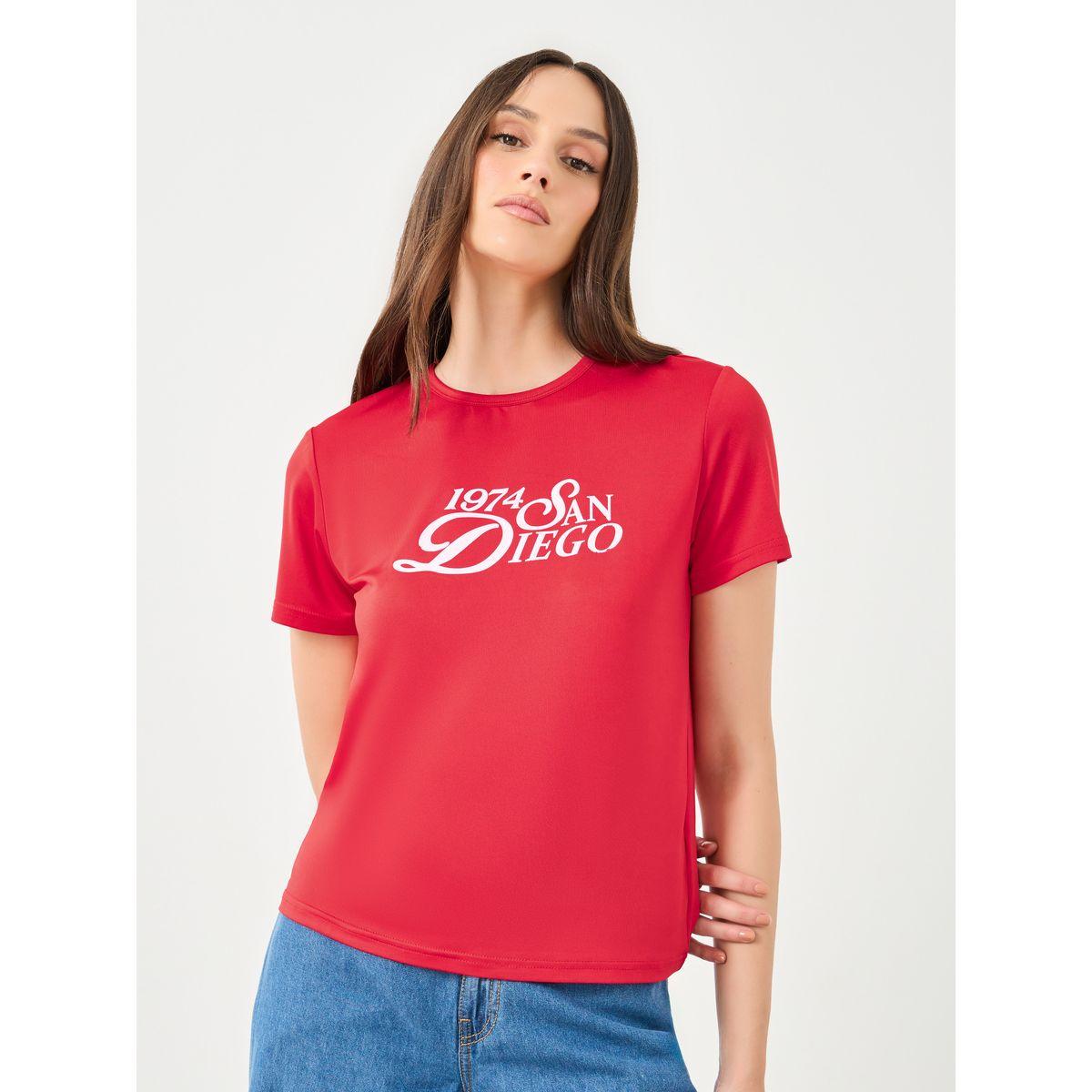 تيشيرت بقصة عادية وطبعة كتابة-women-clothing-tshirts-image-3
