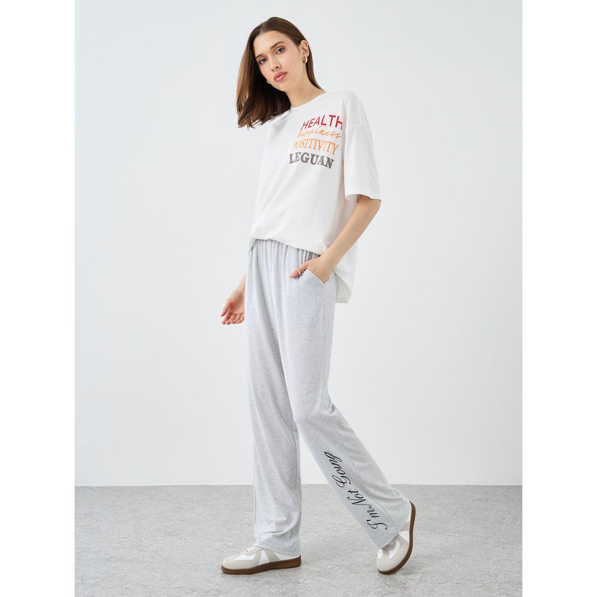 جوغر بقصة أرجل واسعة وطبعة كتابة-women-clothing-bottoms-joggers-image-1
