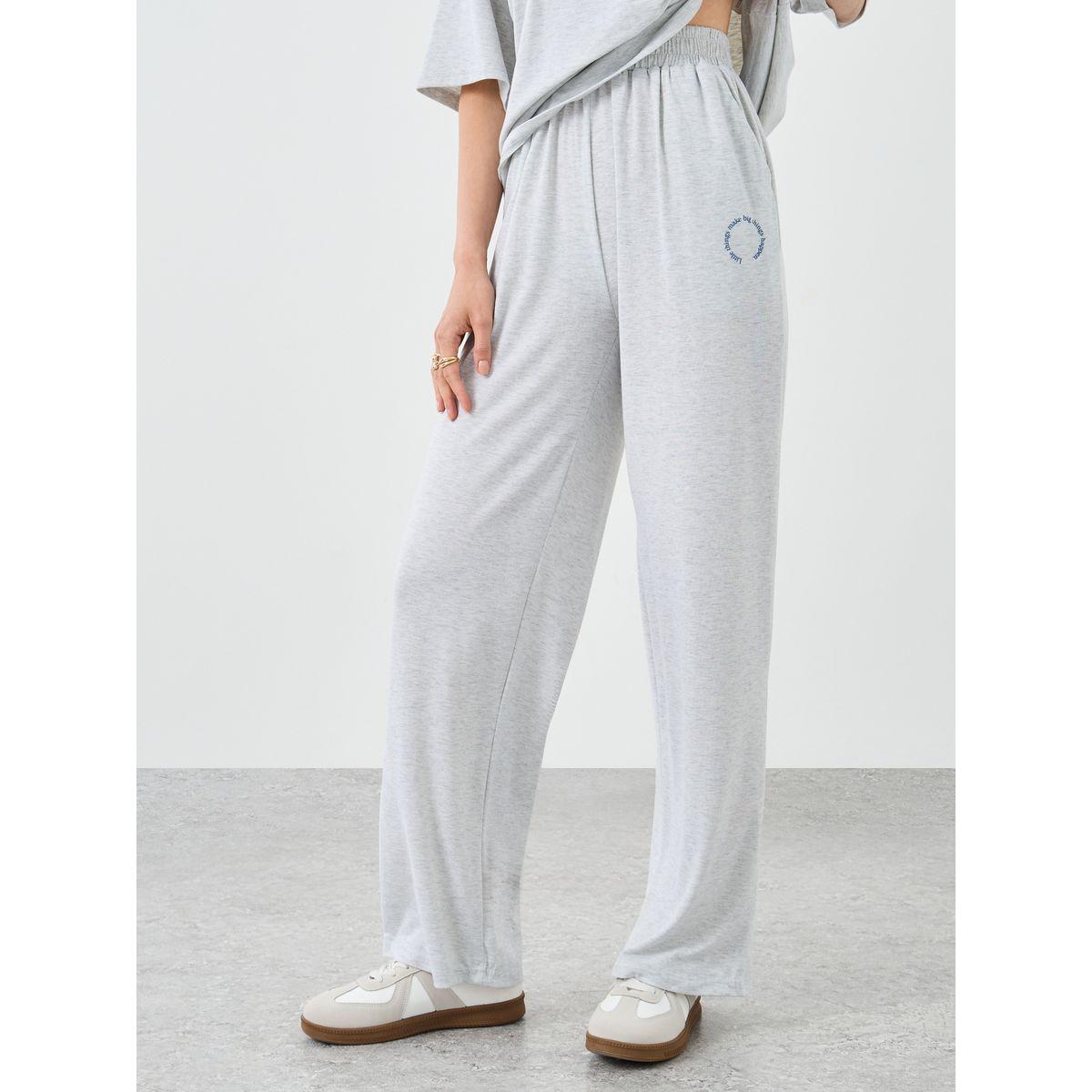 طقم منسق من جوغر وتيشيرت فضفاض بطبعة كتابة-women-clothing-coordsets-image-5