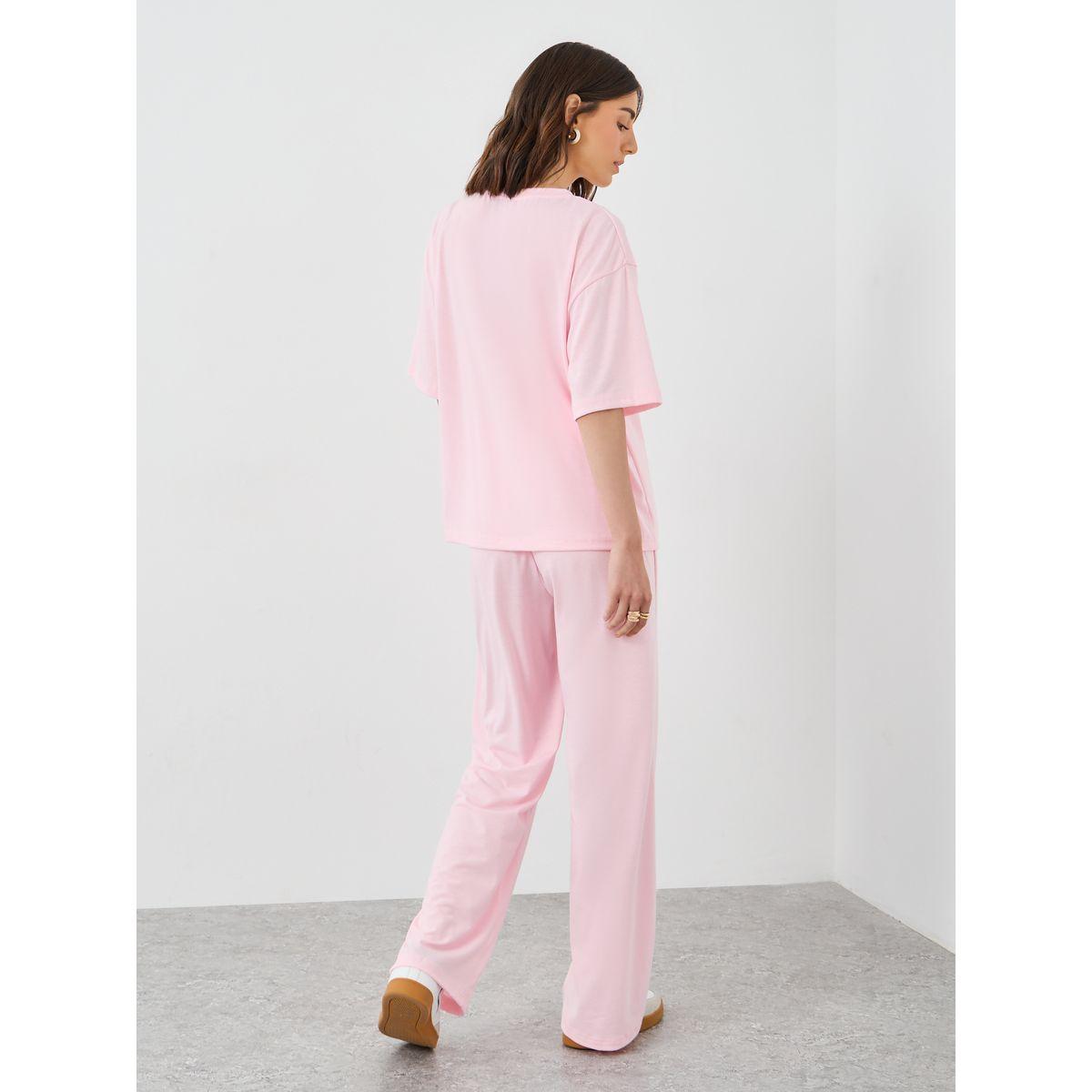 طقم منسق من جوغر وبلوزة بطبعة كتابة وقصة مريحة-women-clothing-coordsets-image-4