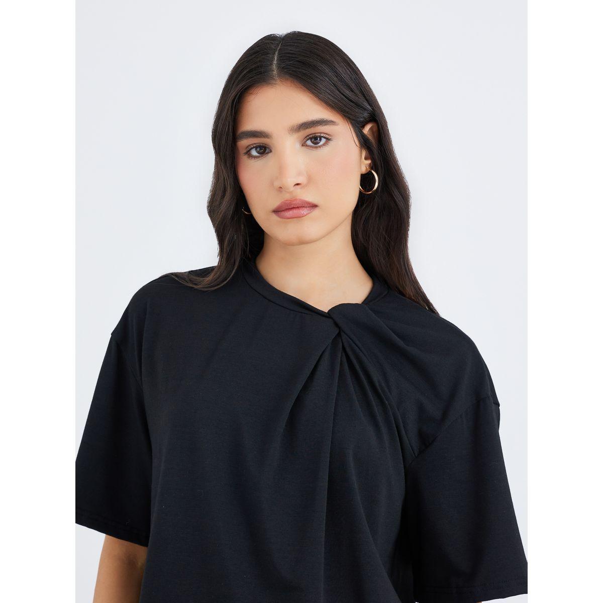 تيشيرت بقصة بوكسي وياقة بتفاصيل عُقدة-women-clothing-tshirts-image-3