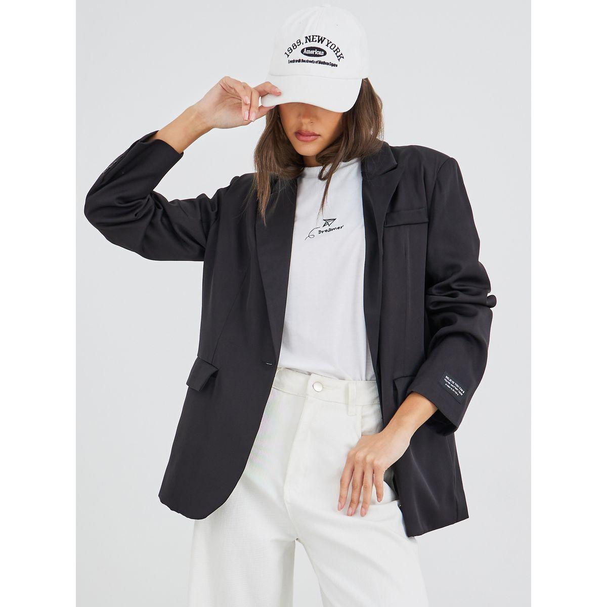 بليزر بقصة عادية مع تفاصيل شارة-women-clothing-coatsandjackets-blazers-image-1