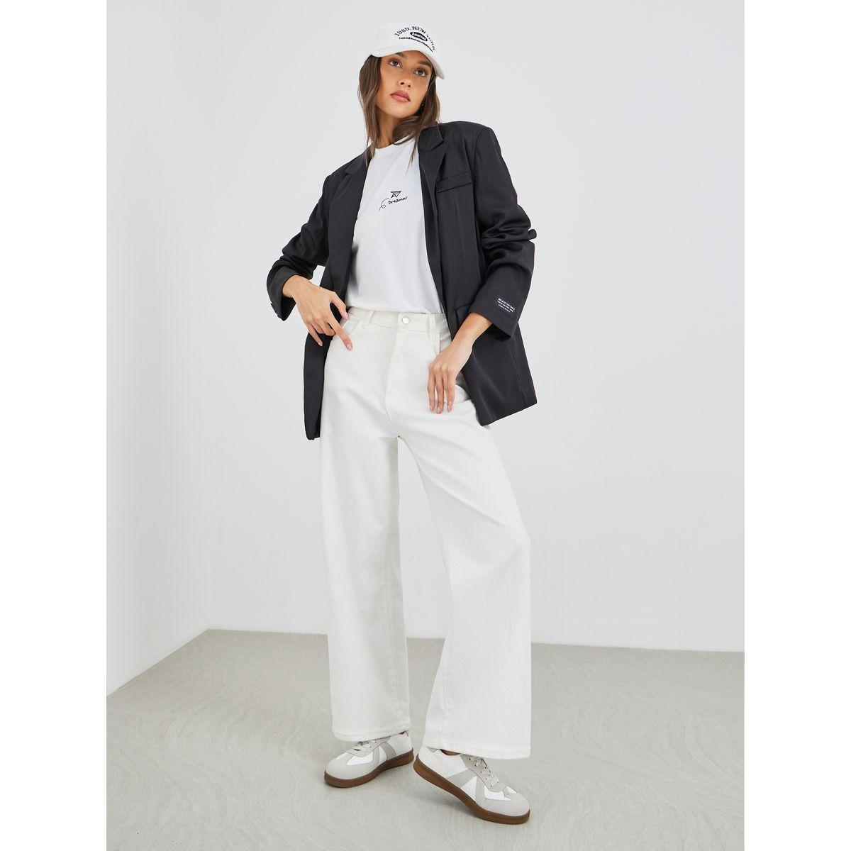 بليزر بقصة عادية مع تفاصيل شارة-women-clothing-coatsandjackets-blazers-image-2