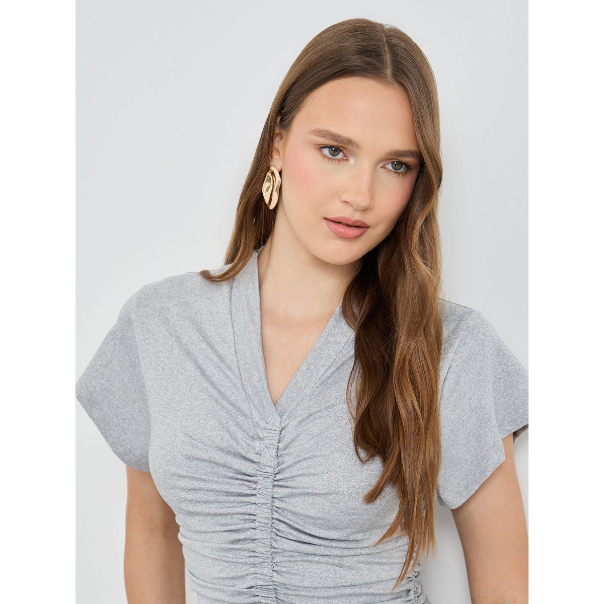 Styli Solid V-Neck Ruched Detail Short Sleeve T-Shirt-women-clothing-tshirts-image-3