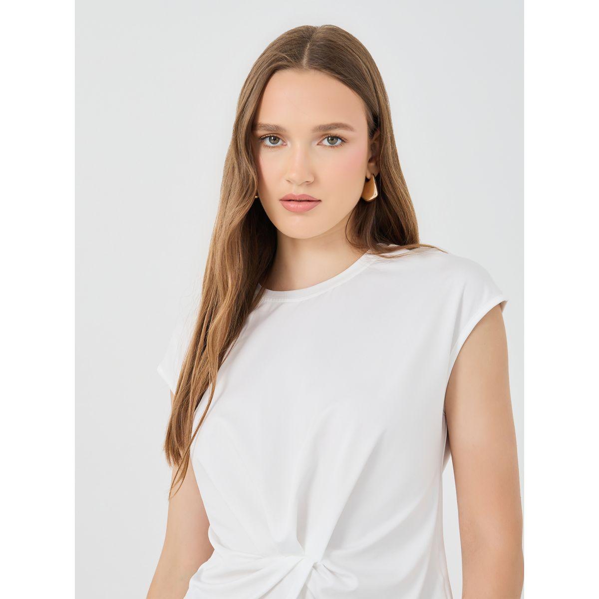 تيشيرت سادة بياقة غير متماثلة الطول-women-clothing-tshirts-image-3