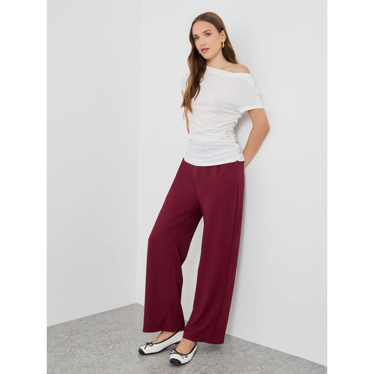 تيشيرت سادة بأكتاف مكشوفة وتفاصيل مُجمعة-women-clothing-tshirts-image-2