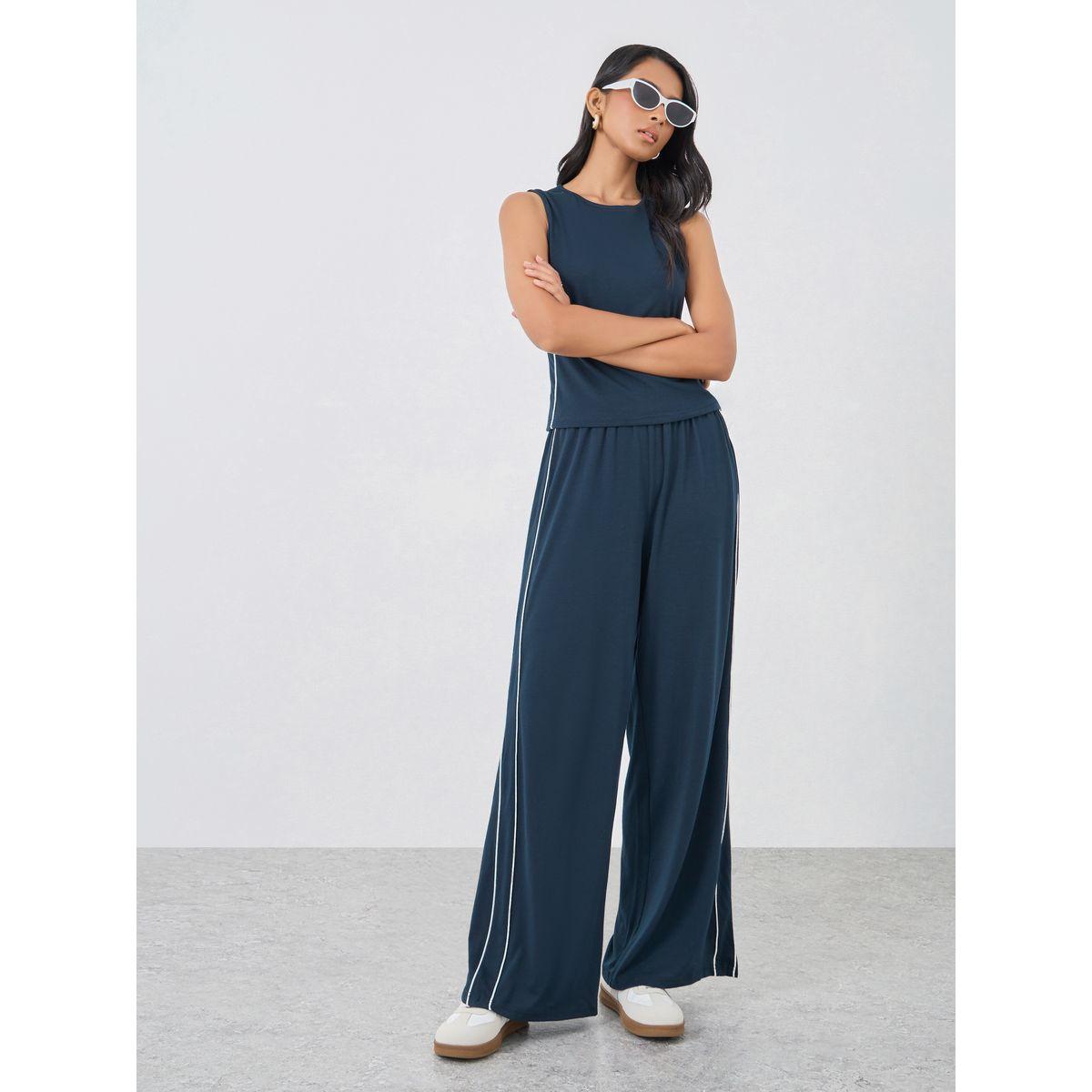 طقم منسق من بنطال وبلوزة بتفاصيل محزوزة-women-clothing-coordsets-image-2