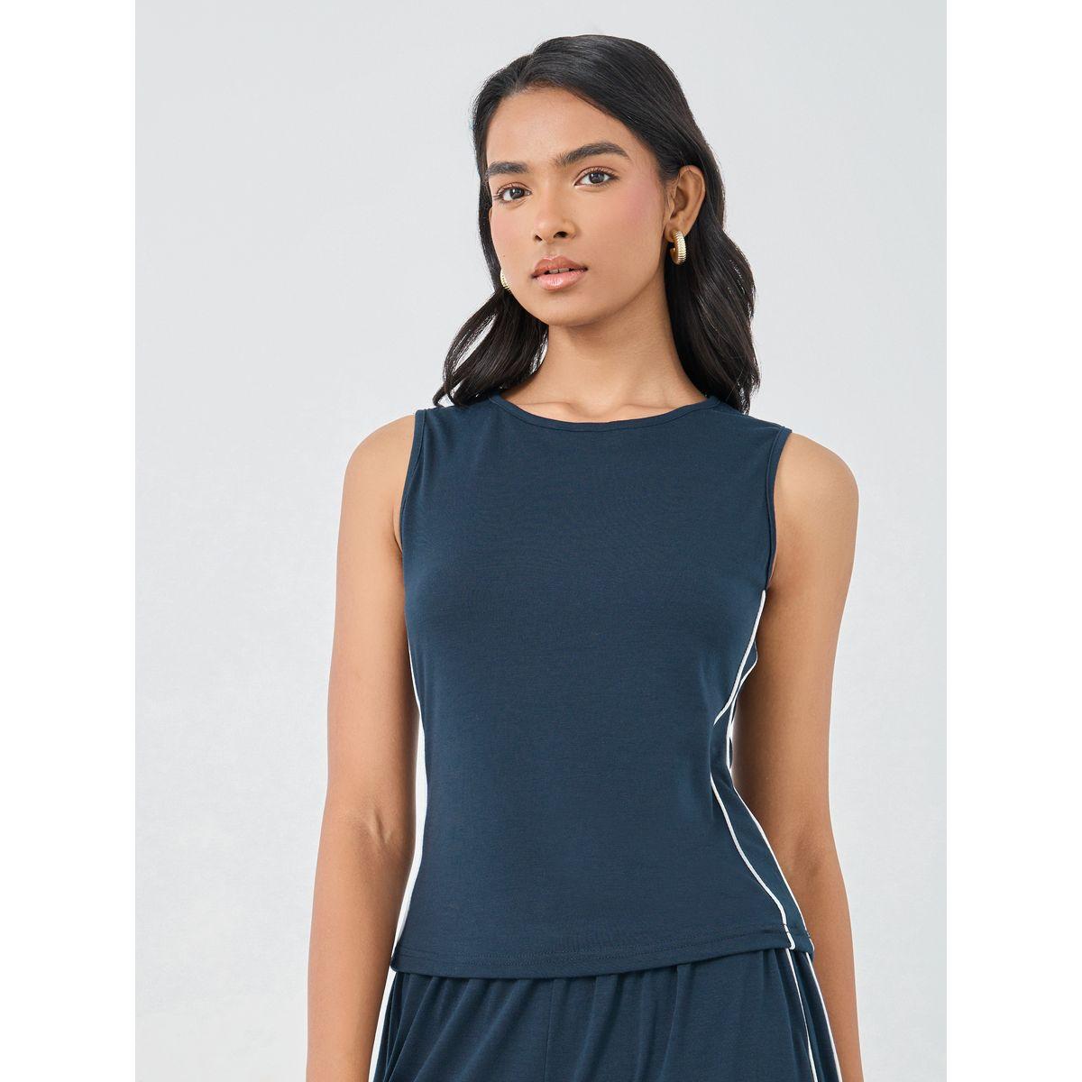 طقم منسق من بنطال وبلوزة بتفاصيل محزوزة-women-clothing-coordsets-image-3