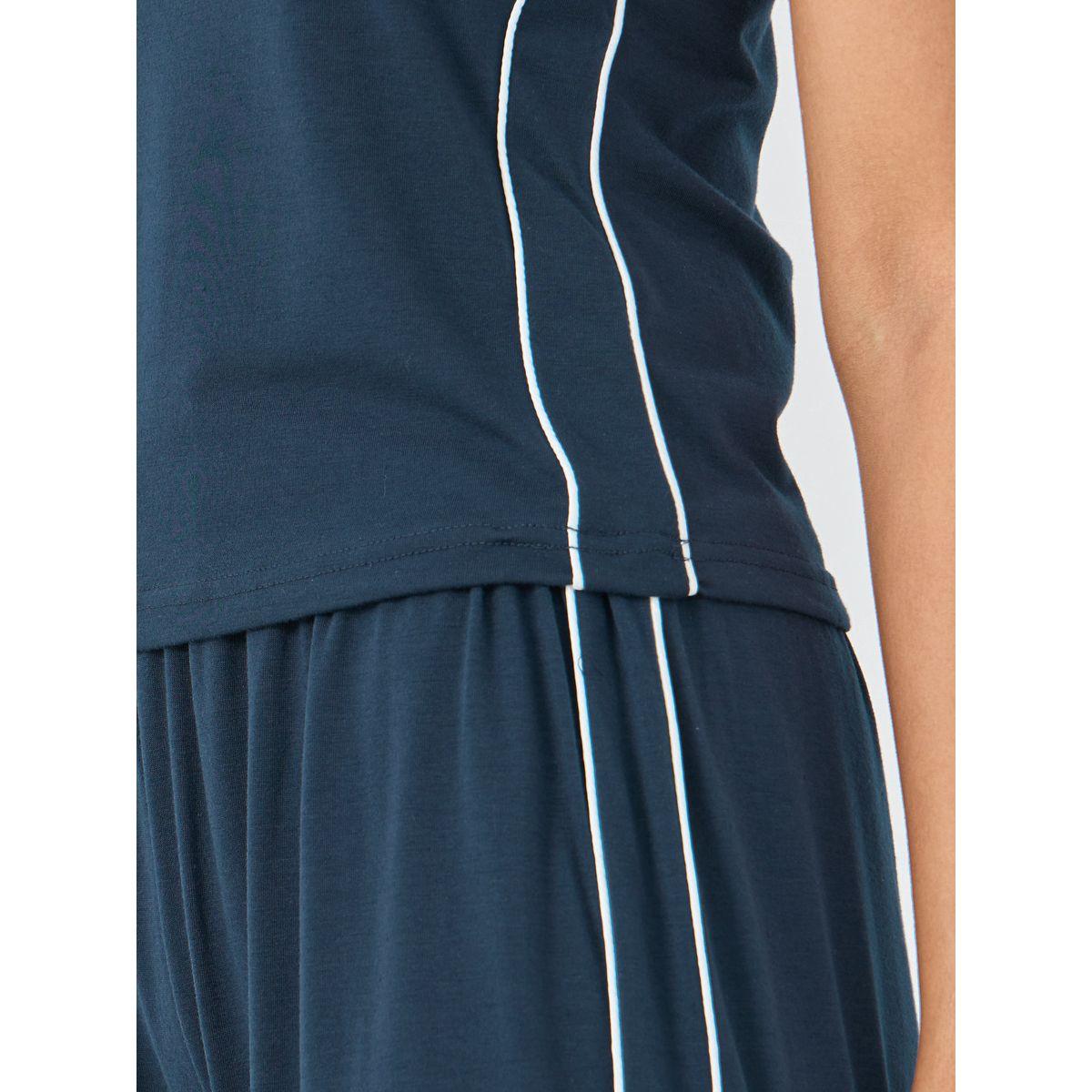 طقم منسق من بنطال وبلوزة بتفاصيل محزوزة-women-clothing-coordsets-image-4