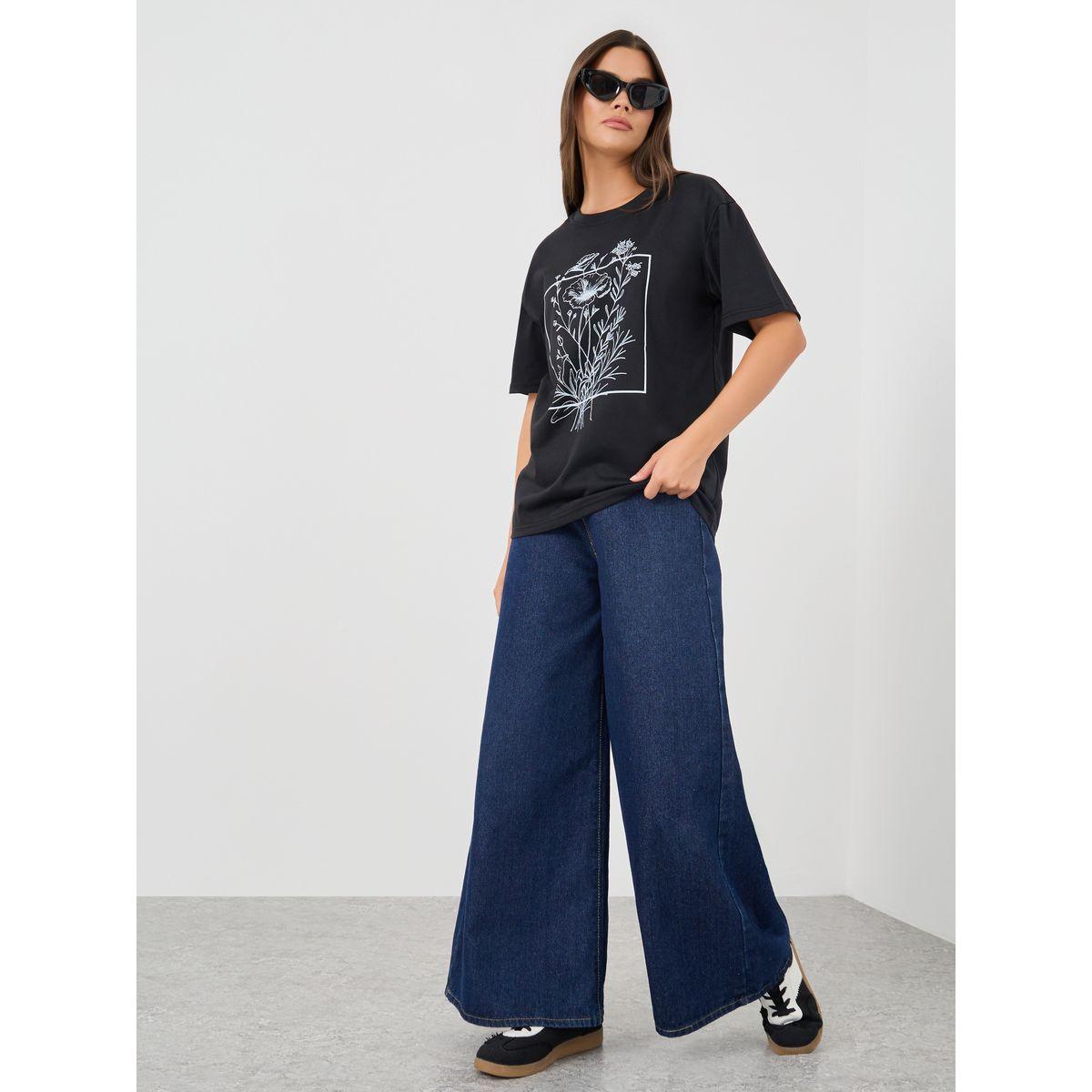 تيشيرت بطبعة جرافيك وياقة دائرية-women-clothing-tshirts-image-2