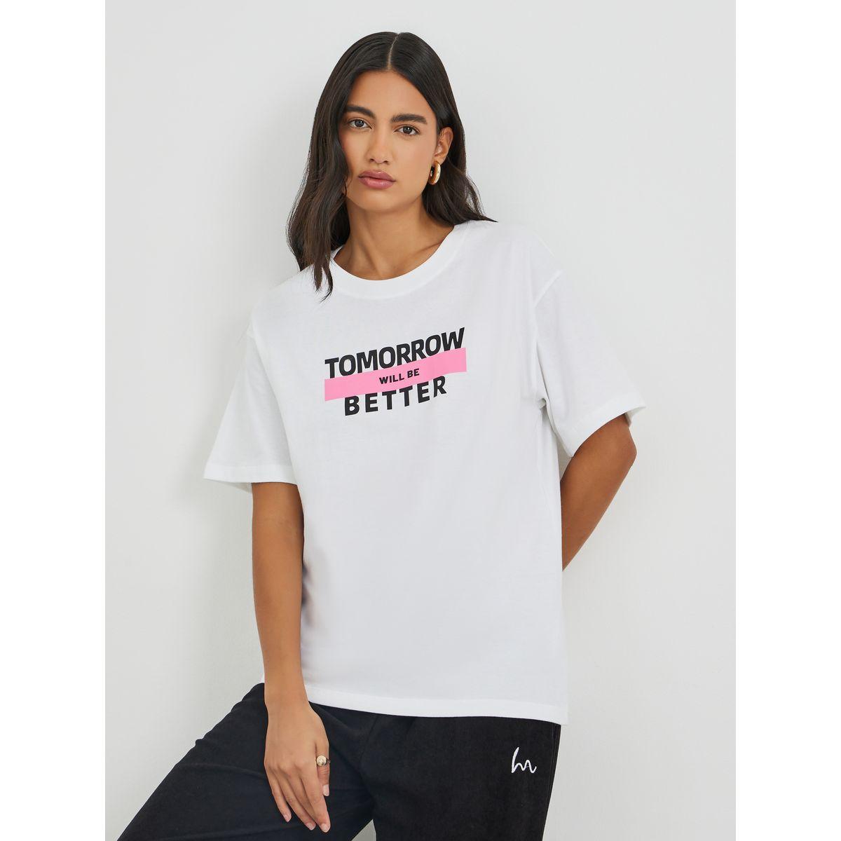تيشيرت فضفاض بياقة دائرية وطبعة كتابة-women-clothing-tshirts-image-1