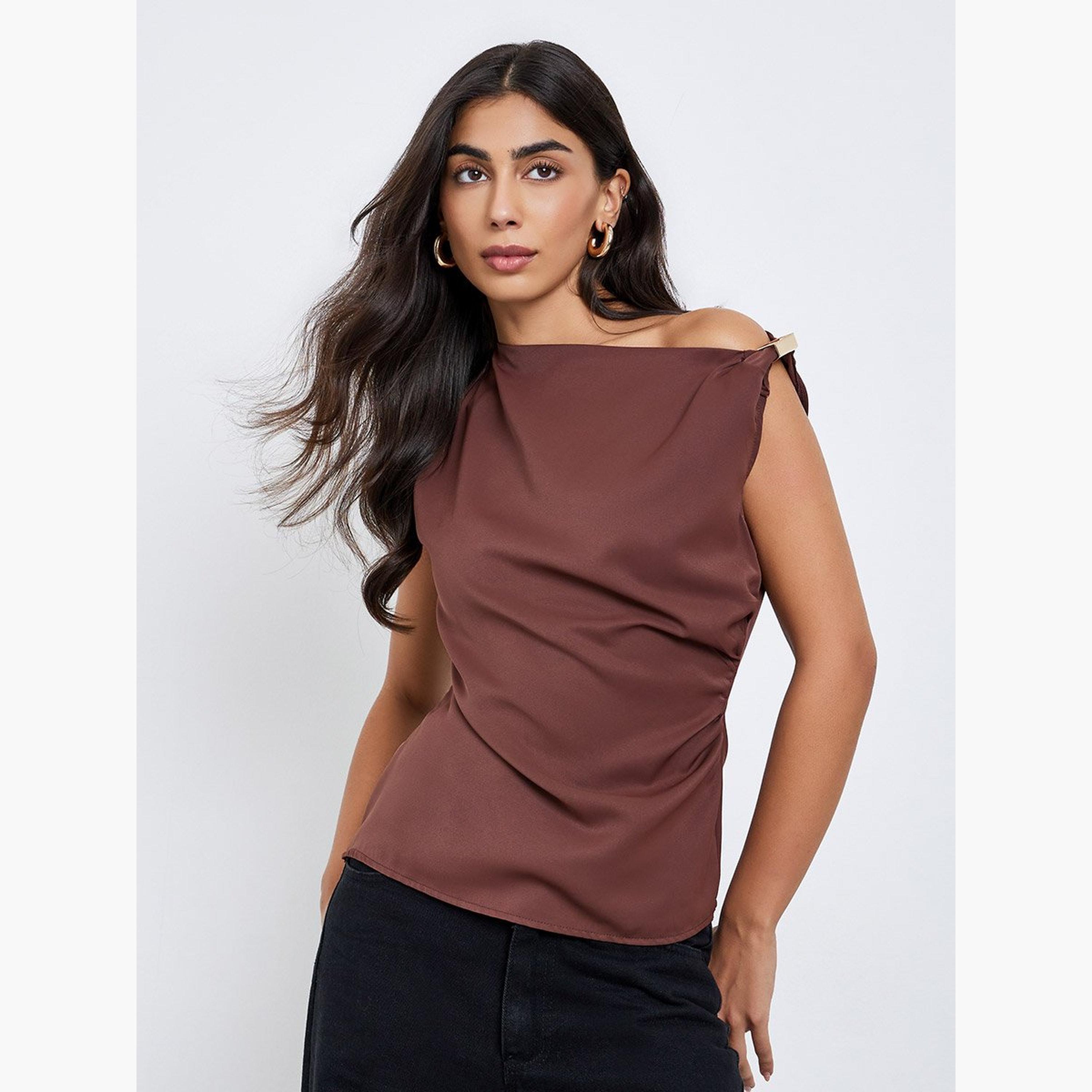 ستايلي - بلوزة محبوكة بنية اللون برقبة غير متماثلة-women-clothing-tshirts-image-1