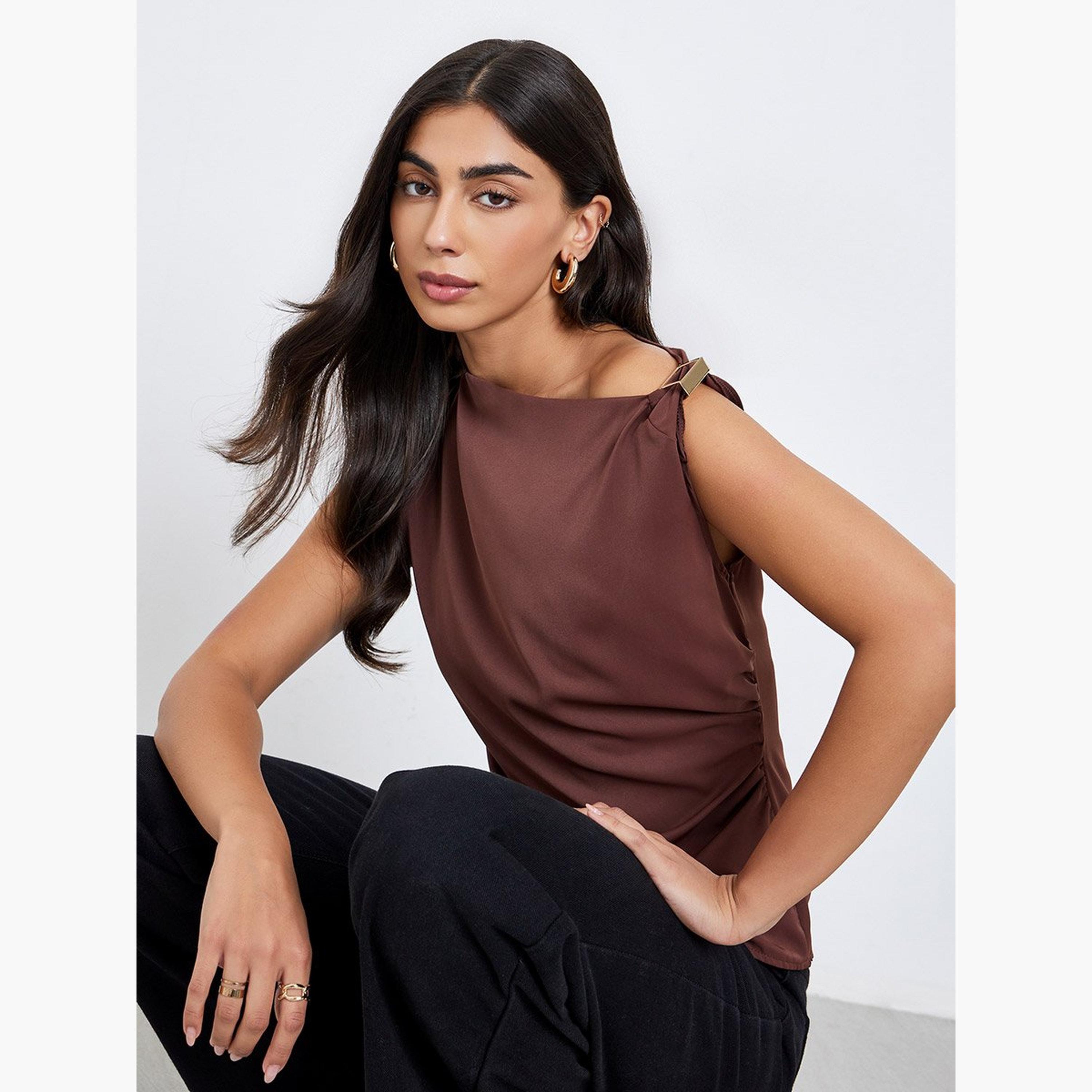 ستايلي - بلوزة محبوكة بنية اللون برقبة غير متماثلة-women-clothing-tshirts-image-3