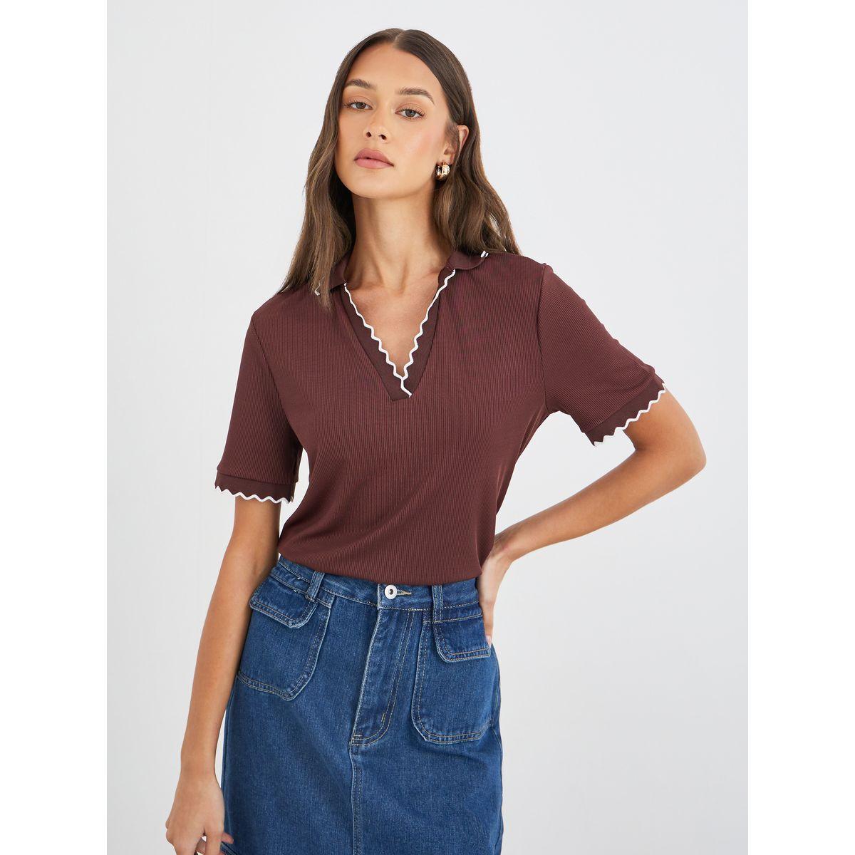 بلوزة مضلعة بياقة بولو وأكمام قصيرة-women-clothing-tshirts-image-2