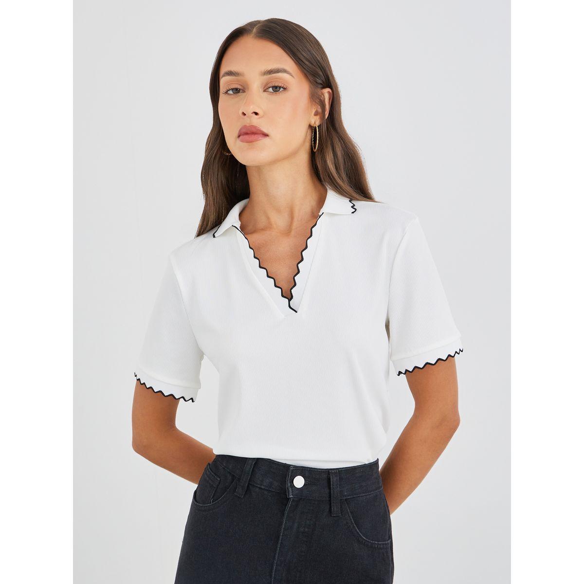بلوزة مضلعة بياقة بولو وأكمام قصيرة-women-clothing-tshirts-image-1
