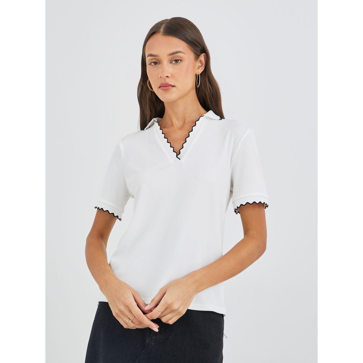 بلوزة مضلعة بياقة بولو وأكمام قصيرة-women-clothing-tshirts-image-3