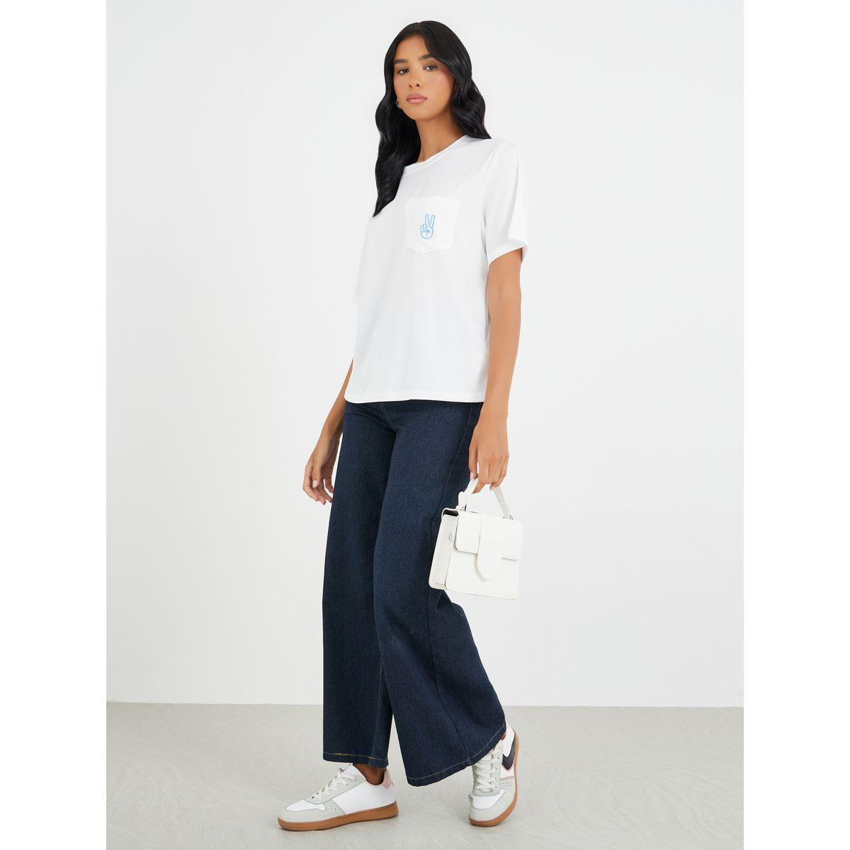تيشيرت بياقة دائرية مع تفاصيل مُطرزة-women-clothing-tshirts-image-2