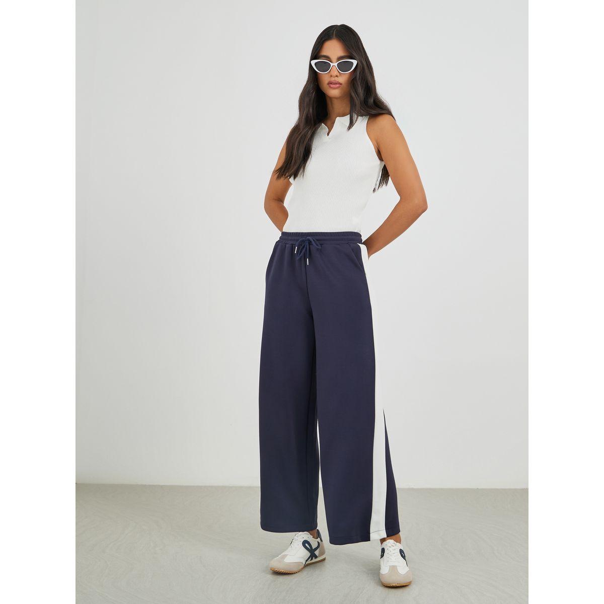 جوغر سكوبا بأرجل واسعة وتفاصيل درزات-women-clothing-bottoms-joggers-image-1