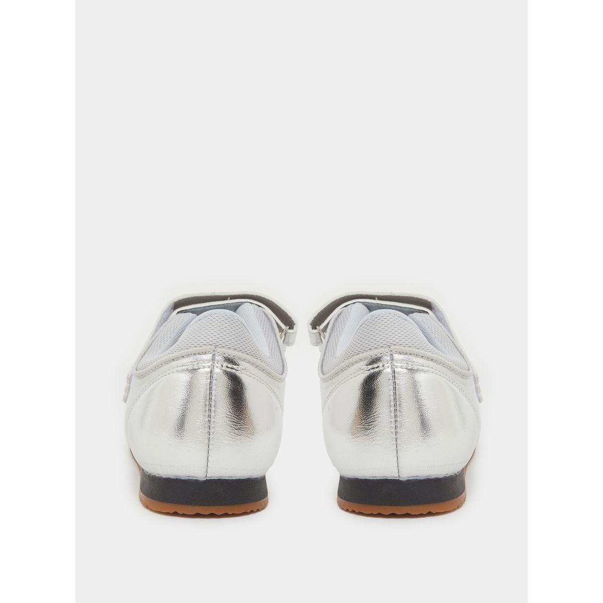 حذاء سنيكرز فلات بتفاصيل ميتاليك لامعة-women-shoes-sneakers-image-4