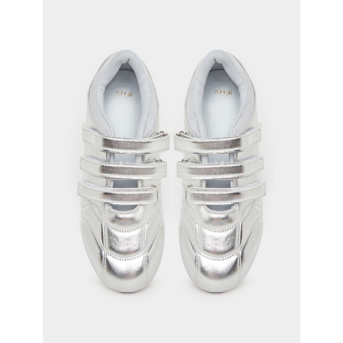حذاء سنيكرز فلات بتفاصيل ميتاليك لامعة-women-shoes-sneakers-image-5