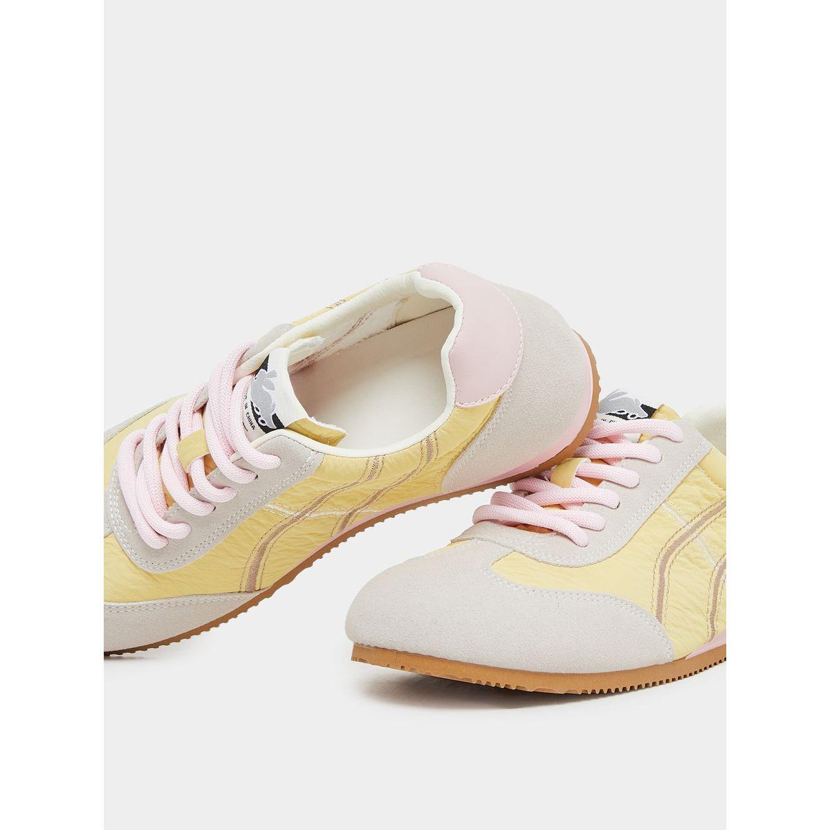 حذاء سنيكرز بتفاصيل خطوط جانبية مع أربطة للإغلاق-women-shoes-sneakers-image-4