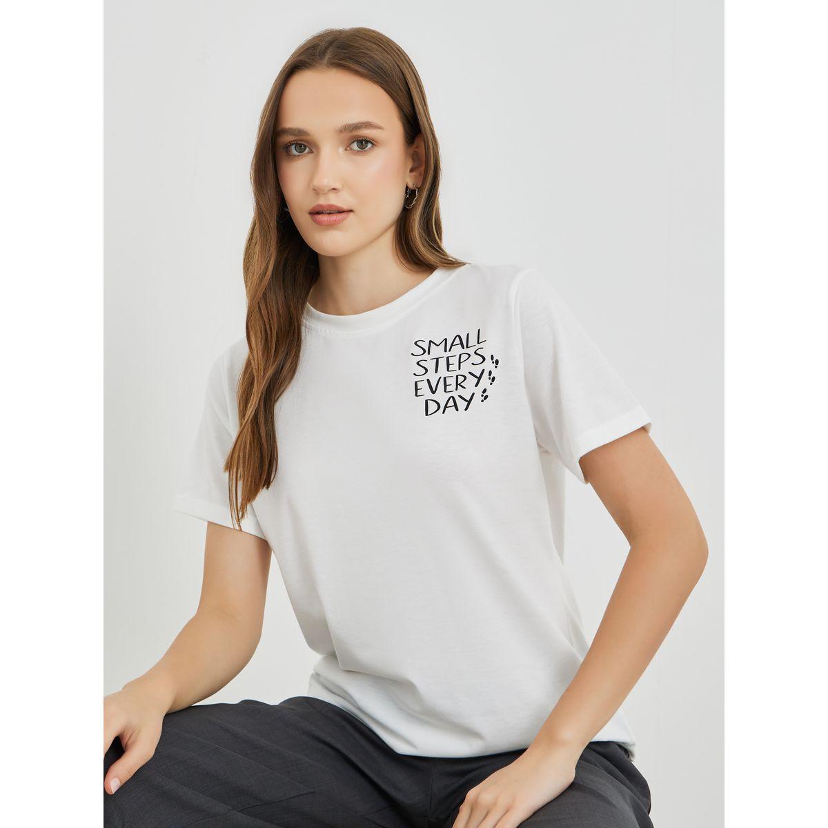 تيشيرت بطبعة كتابة وقصة عادية-women-clothing-tshirts-image-1