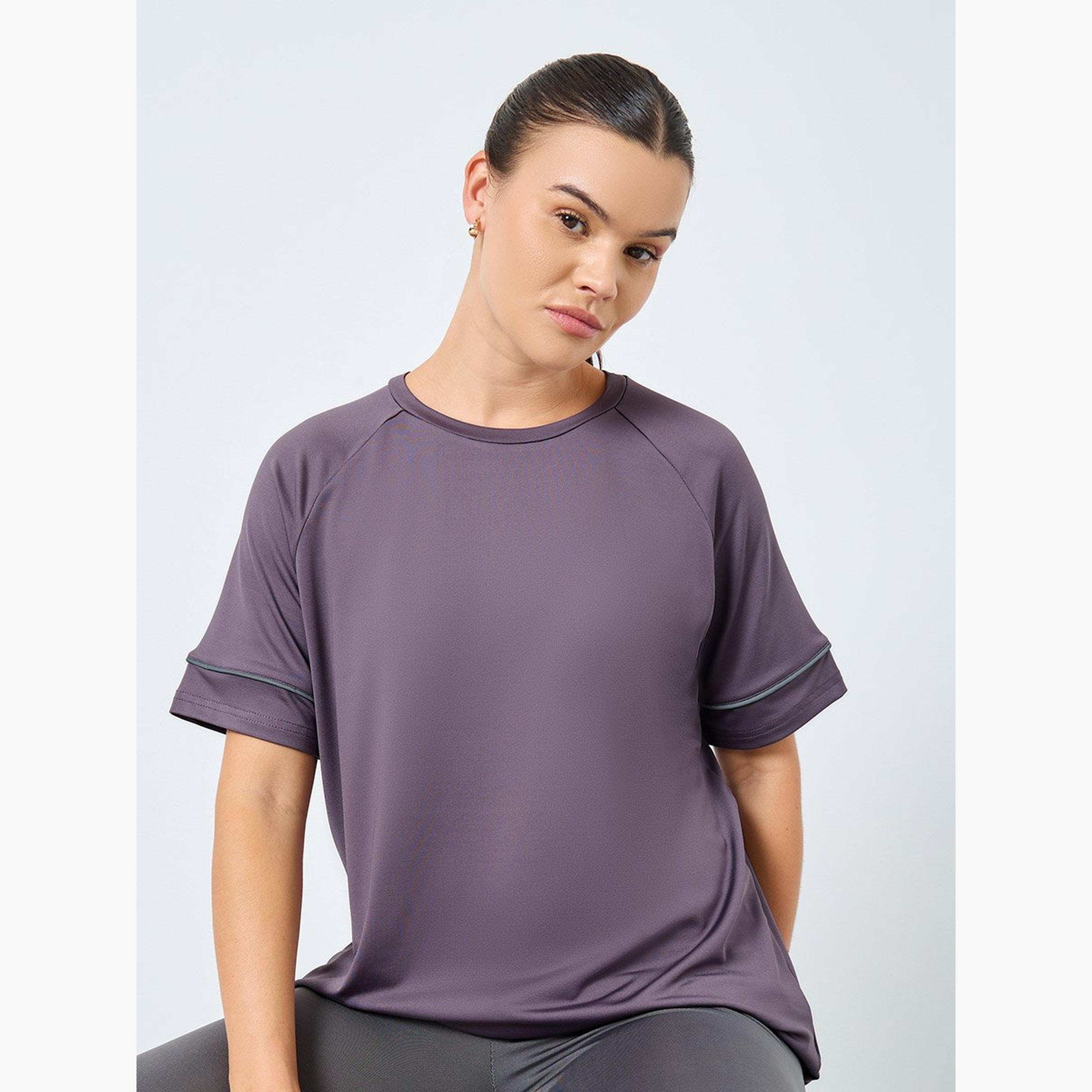 ستايلي - بلوزة مخططة عاكسة بأكمام قصيرة-women-clothing-sportswearandactivewear-tshirtsandvests-image-1