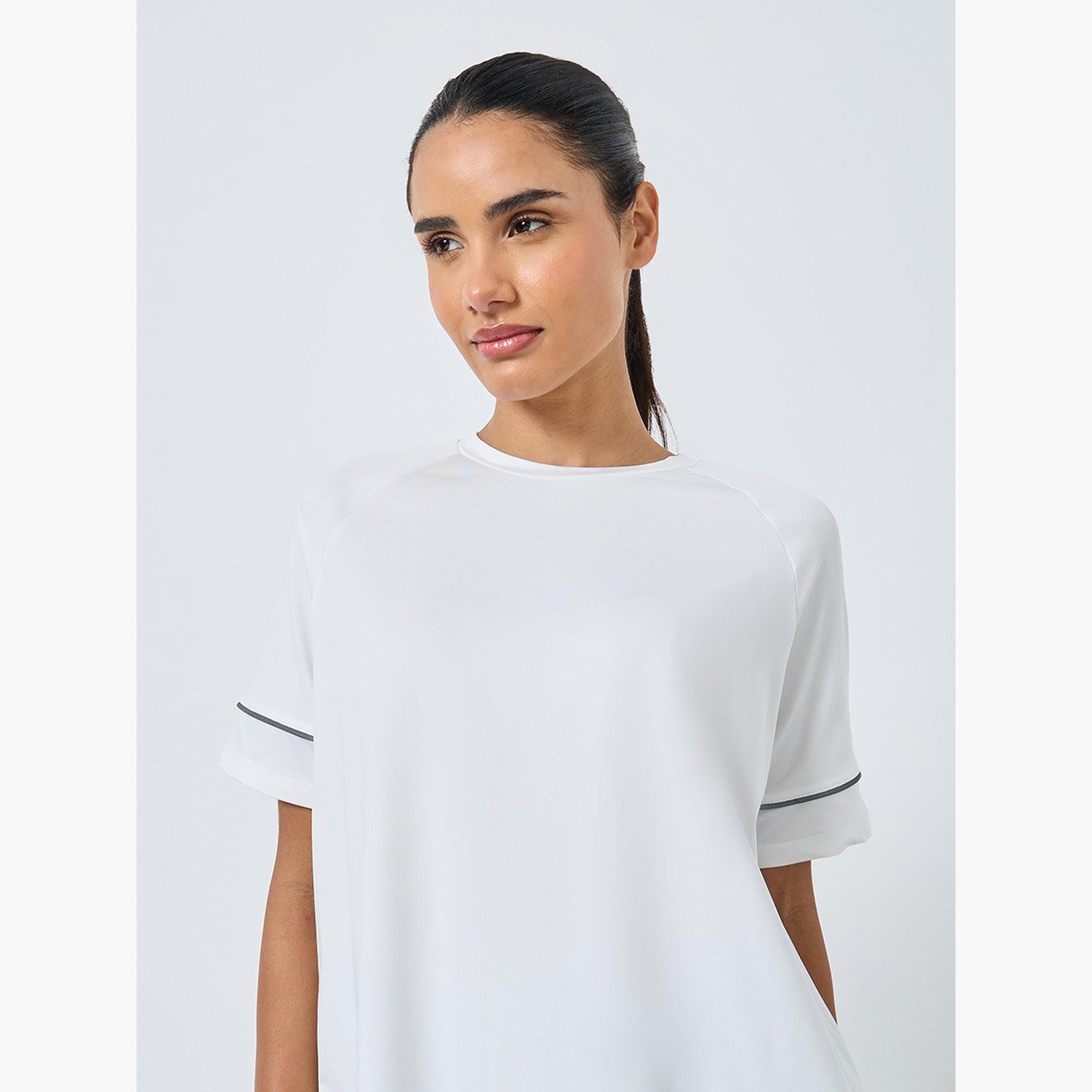 ستايلي - بلوزة مخططة عاكسة بأكمام قصيرة-men-clothing-sportswearandactivewear-tshirtsandpolos-image-3
