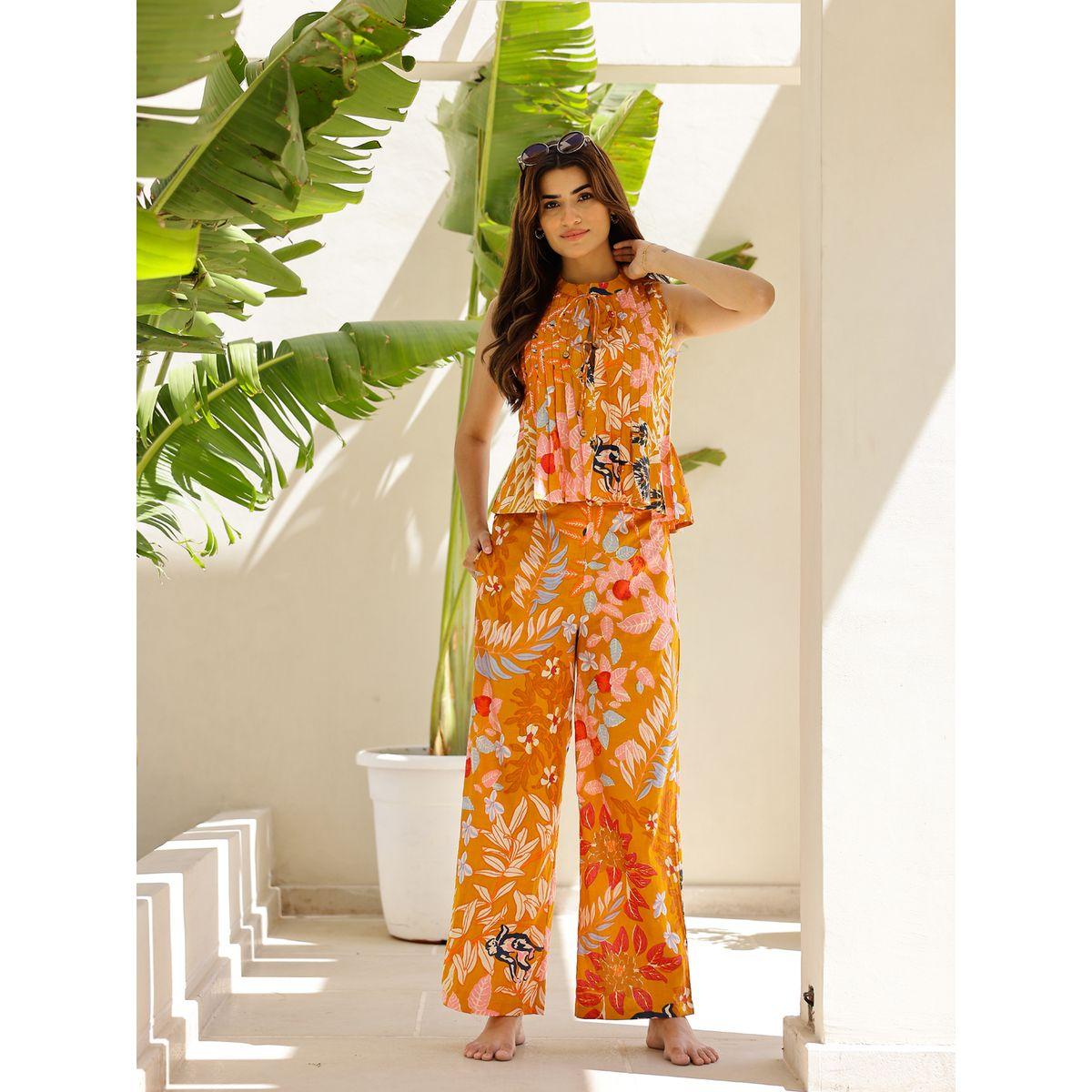 طقم منسق من بلوزة بطبعة زهور مع بنطال-women-clothing-coordsets-image-1