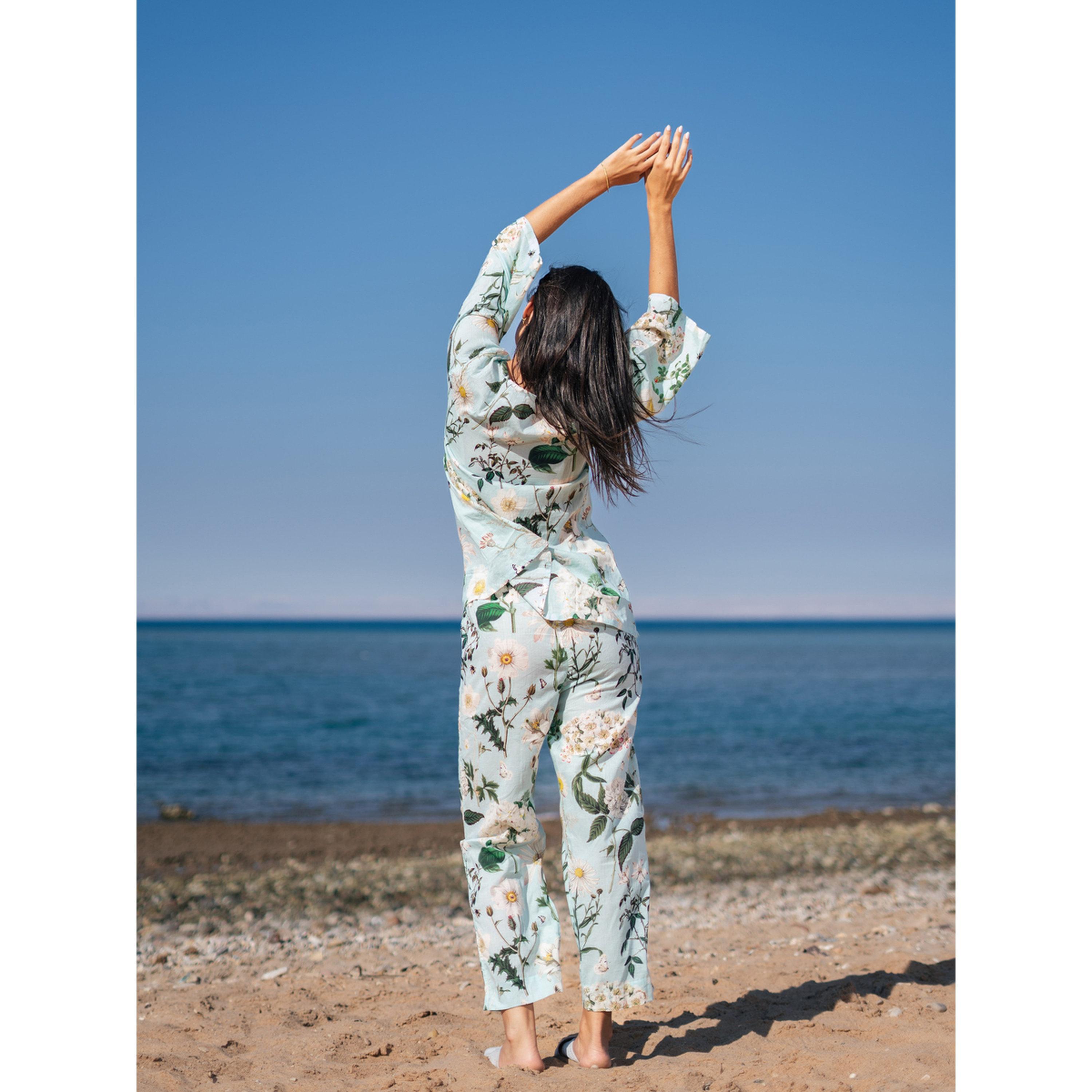 طقم بلوزة قطنية بطبعة زهور مع بنطال-women-clothing-nightwear-pyjamas-longsets-image-6