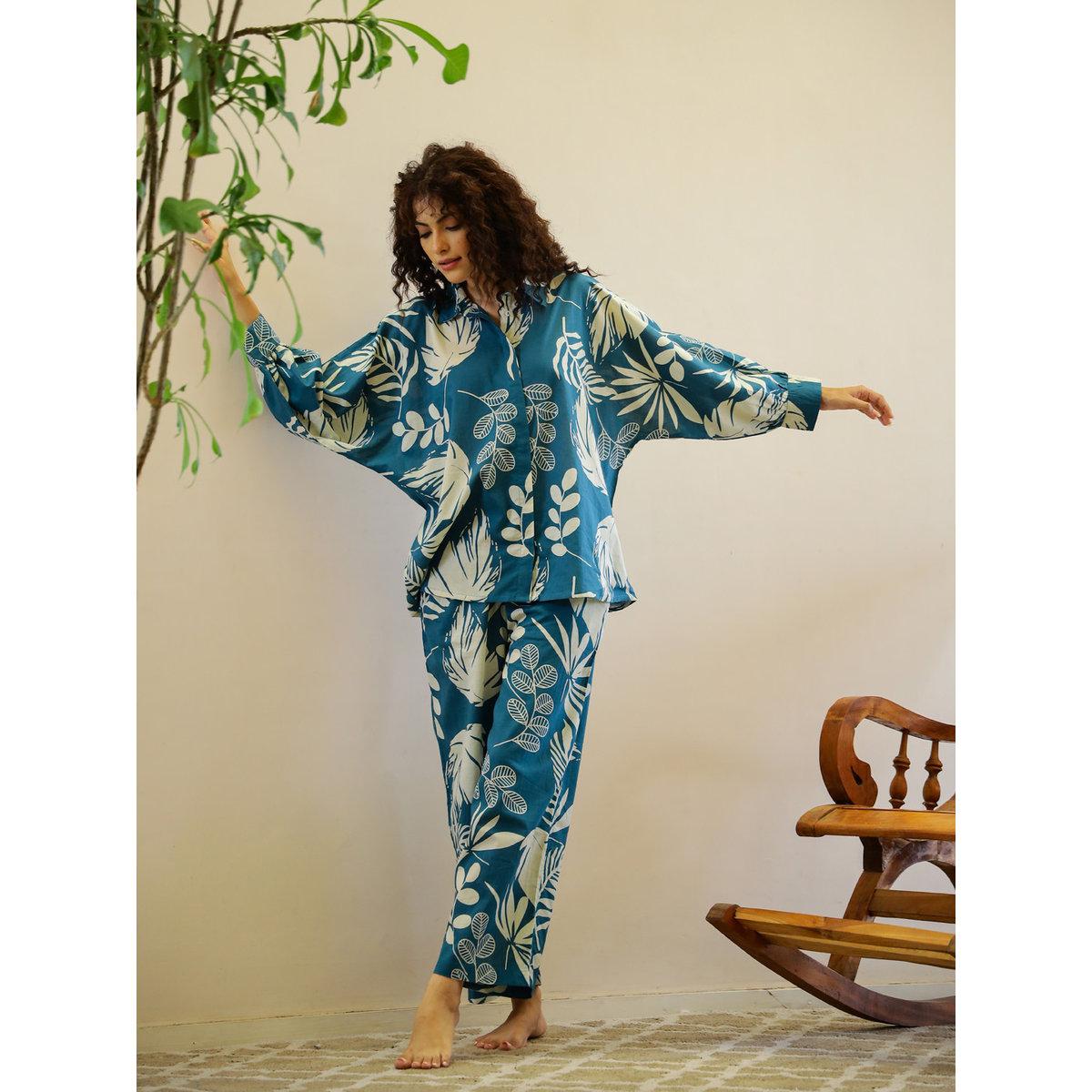 طقم من بنطال بيجاما وبلوزة قطنية بطبعة زهور-women-clothing-nightwear-pyjamas-longsets-image-2