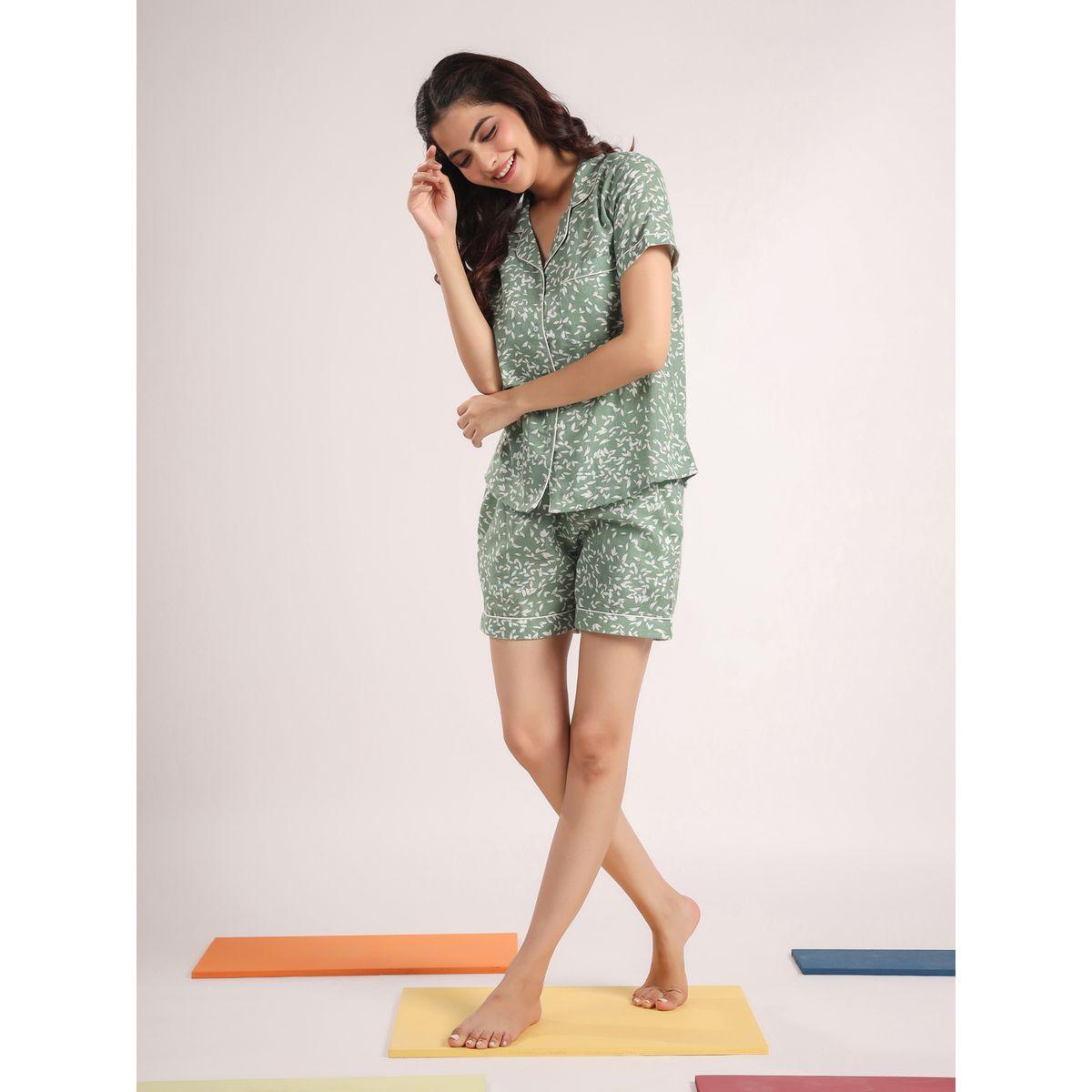 طقم منسق من شورت وبلوزة قطنية بطبعة زهور-women-clothing-nightwear-pyjamas-shortsets-image-2